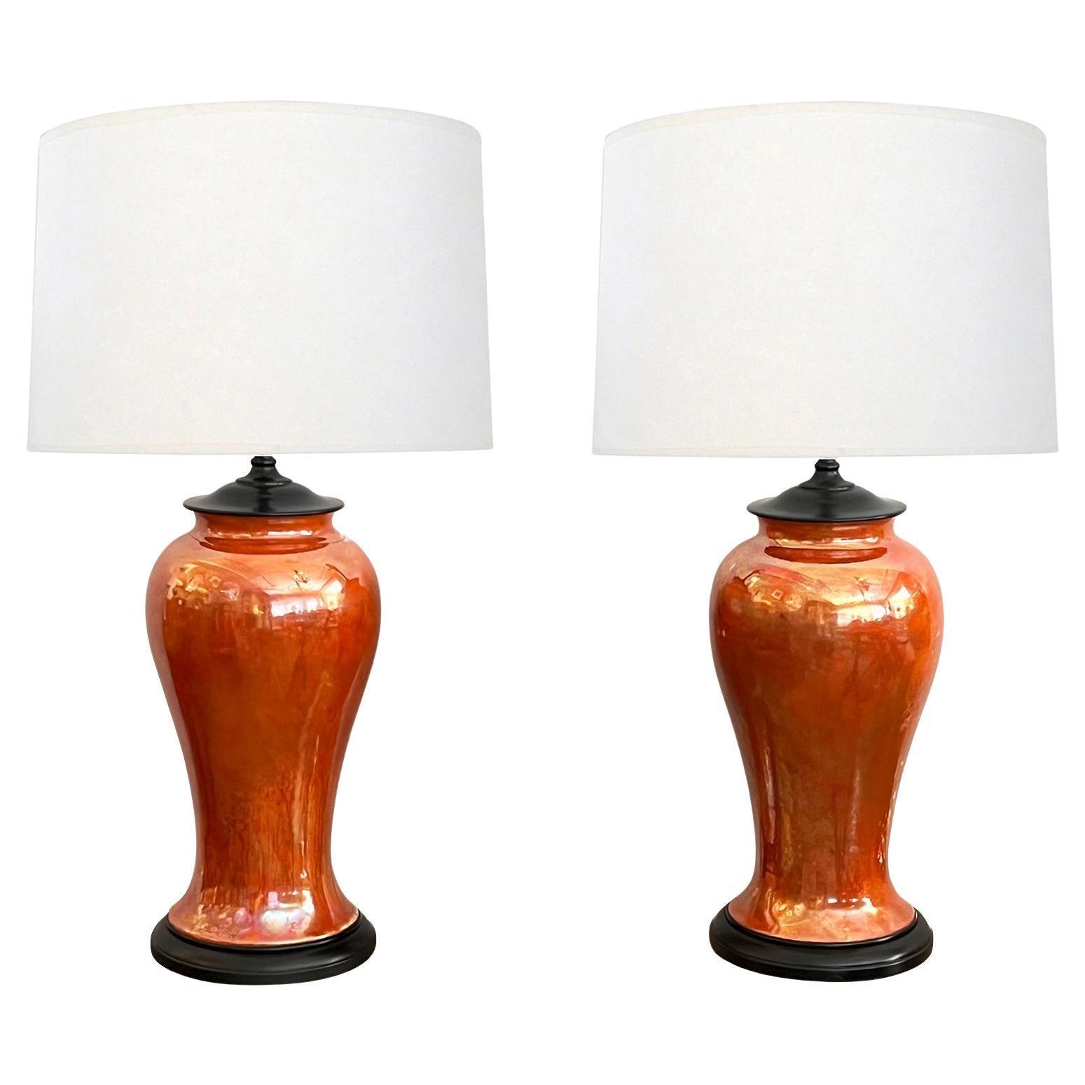 Ein Paar englische Ruskin Pottery irisierende orange-glasierte Vasen jetzt als Lampen