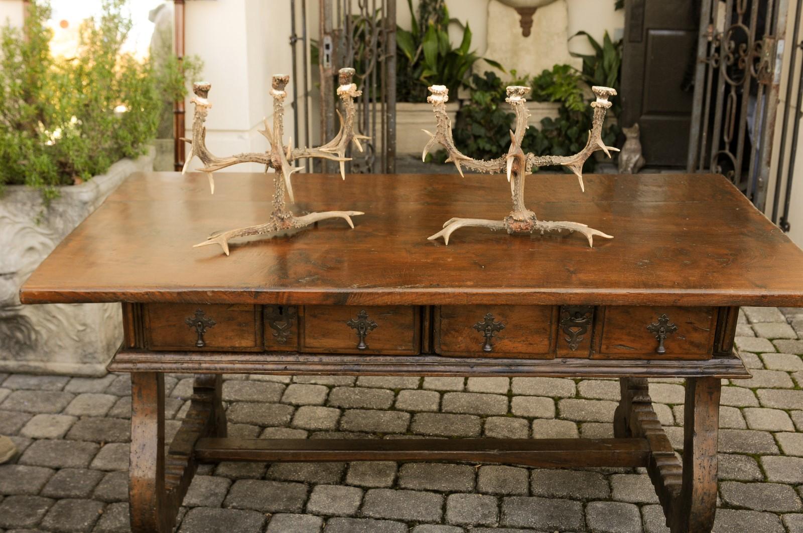 Pair of English Rustic Antler Three-Arm Candelabra from the 1940s In Good Condition For Sale In Atlanta, GA