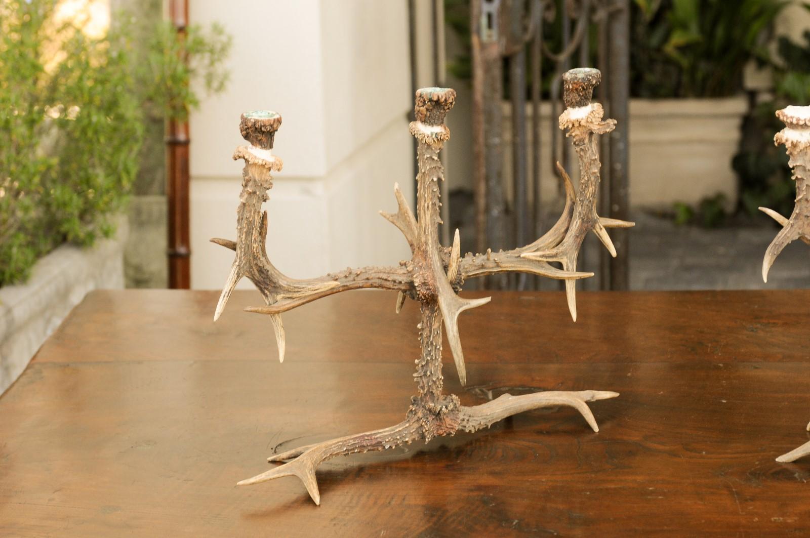20th Century Pair of English Rustic Antler Three-Arm Candelabra from the 1940s For Sale