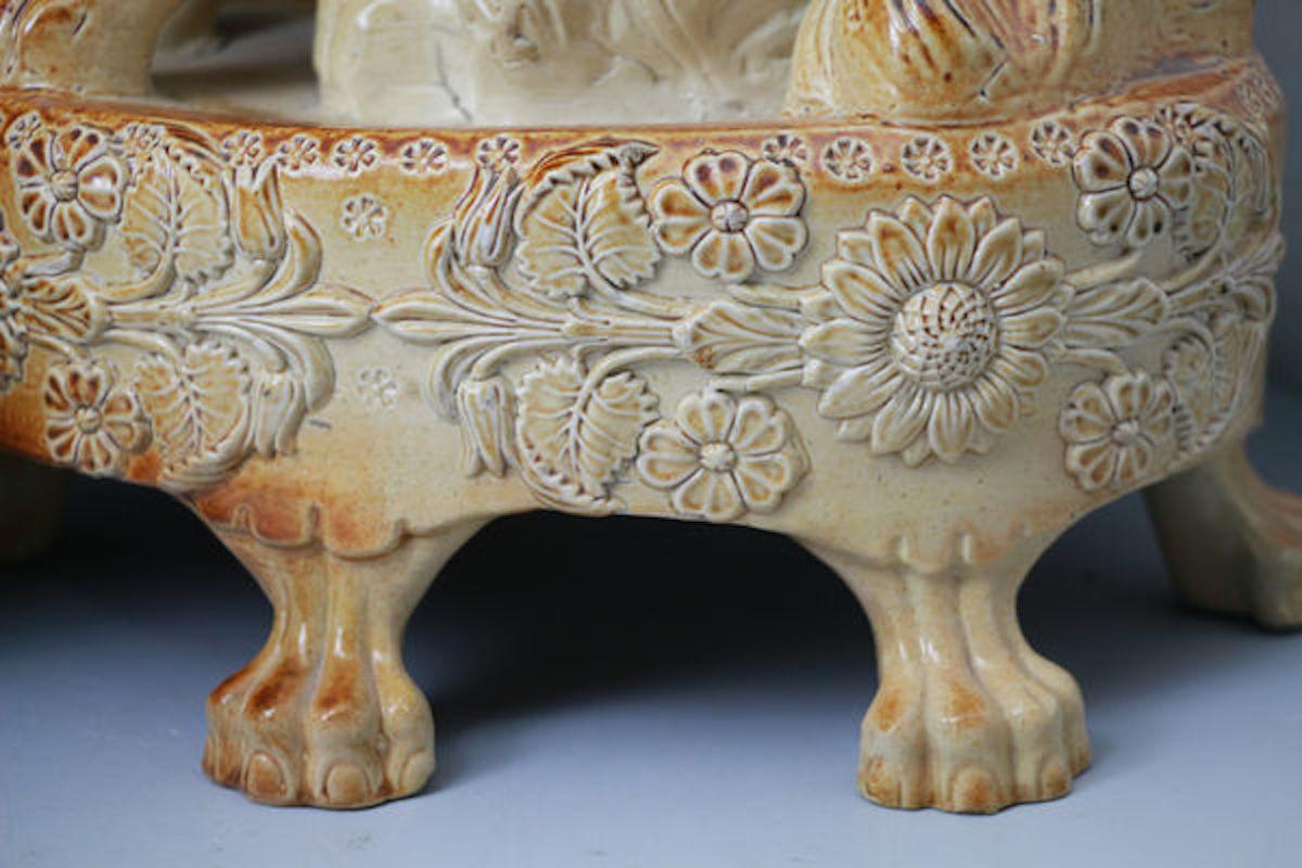 Pair of English Saltglaze Spaniels on Oval Bases, Briddon Pottery, 1830 In Good Condition For Sale In Woodstock, OXFORDSHIRE