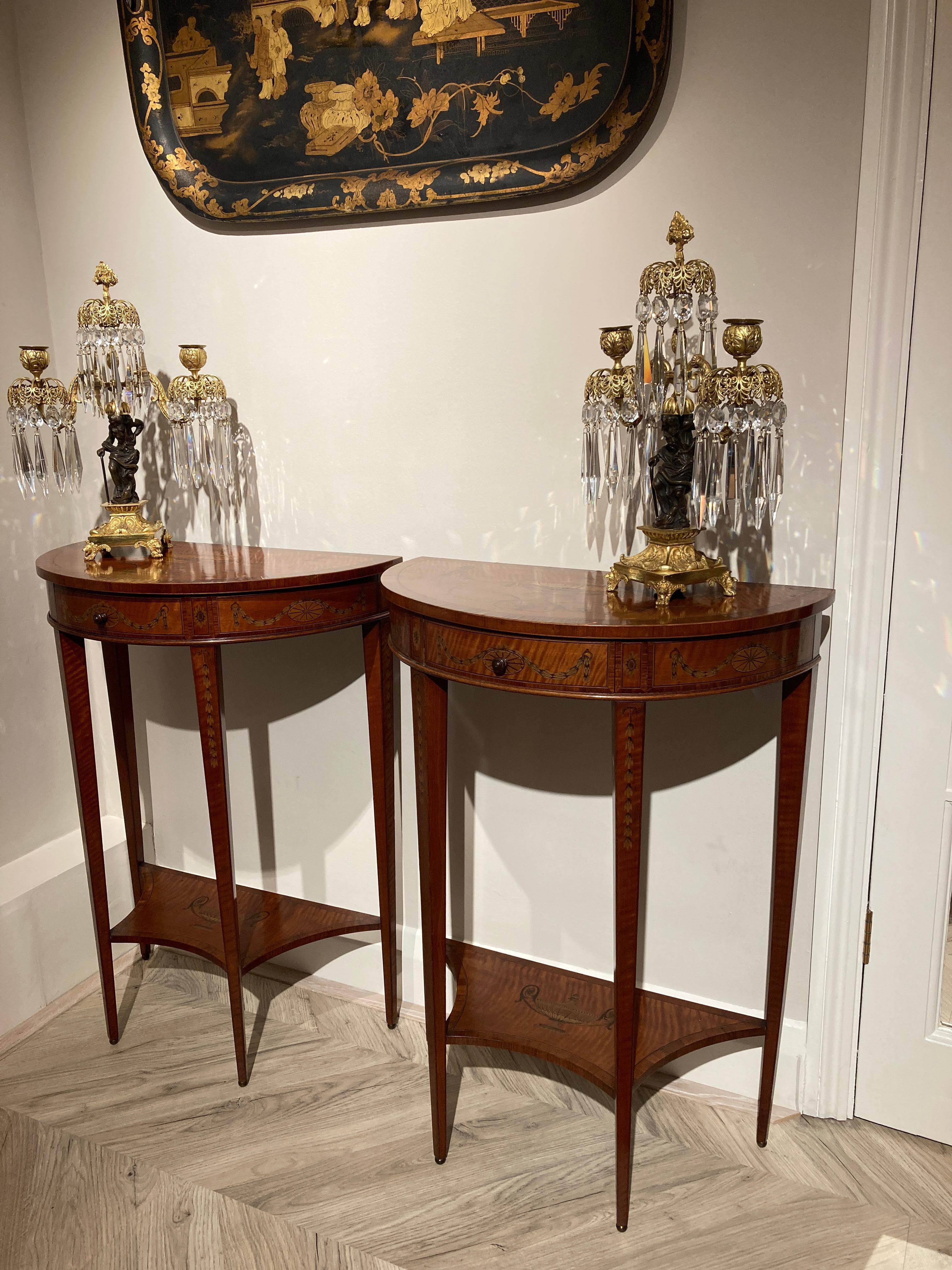British Pair of English Satinwood Console Tables in the Neoclassical Style For Sale