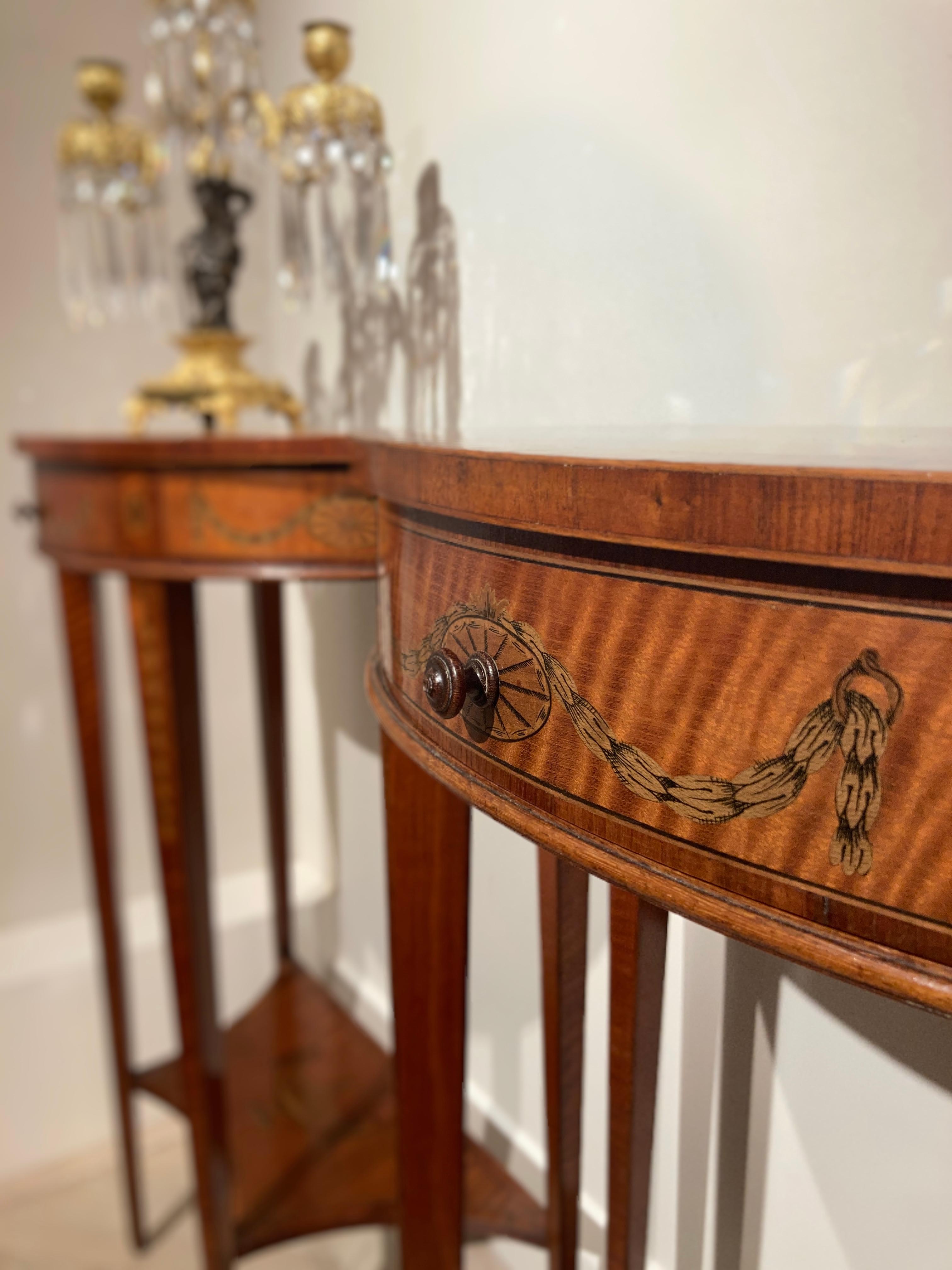 Pair of English Satinwood Console Tables in the Neoclassical Style In Good Condition For Sale In London, GB