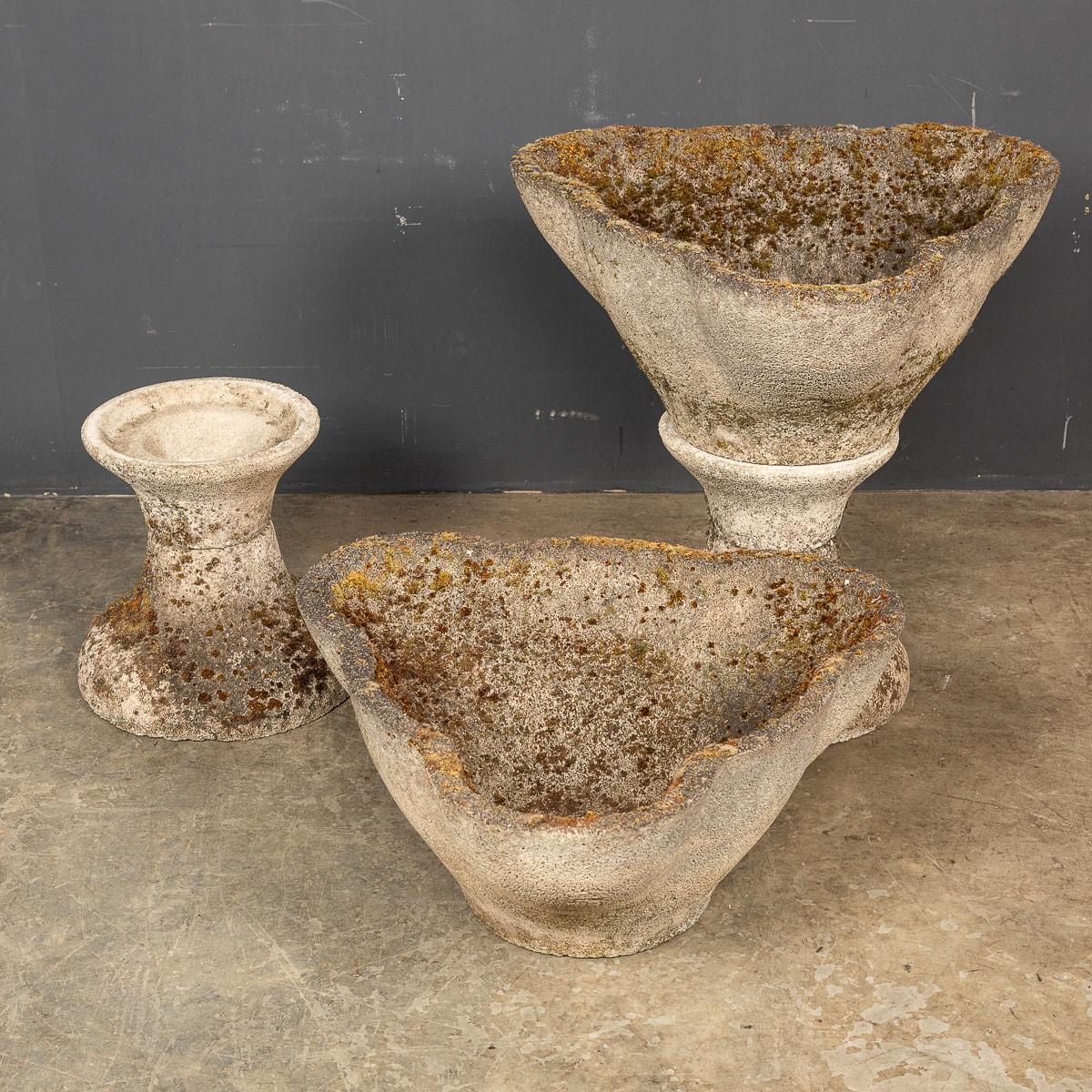 Pair of English Scalloped Stone Garden Urns, c. 1960s In Good Condition For Sale In Royal Tunbridge Wells, Kent