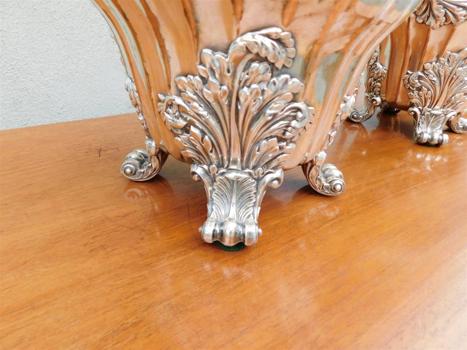 Paar englische Gadrooned-Weinkühler aus Old Sheffield Acanthus Foliage, um 1810 (Englisch) im Angebot