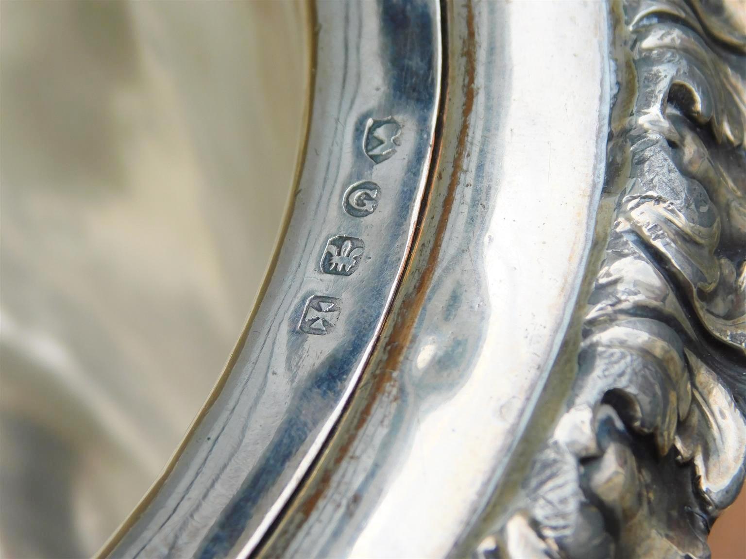 Paar englische Gadrooned-Weinkühler aus Old Sheffield Acanthus Foliage, um 1810 (Silber) im Angebot
