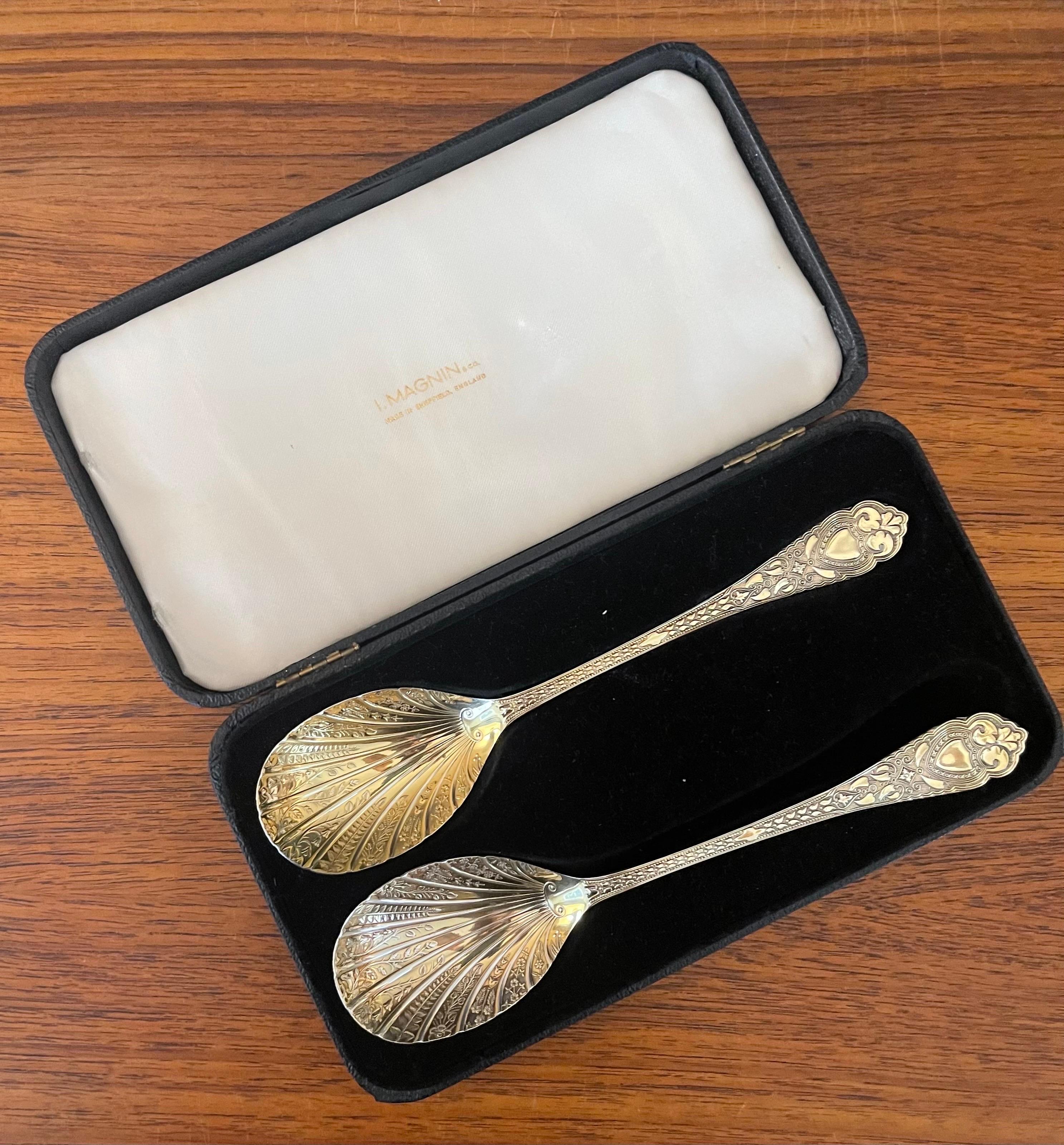 Coppia di cucchiai da portata inglesi placcati in argento Sheffield in scatola di I. Magnin in vendita 7