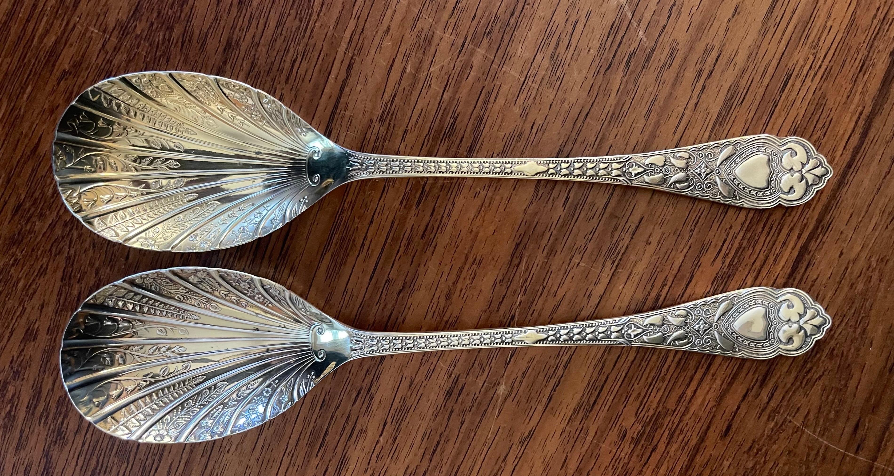 Pair of English Sheffield Silver Plated Serving Spoons in Box by I. Magnin In Good Condition For Sale In San Diego, CA
