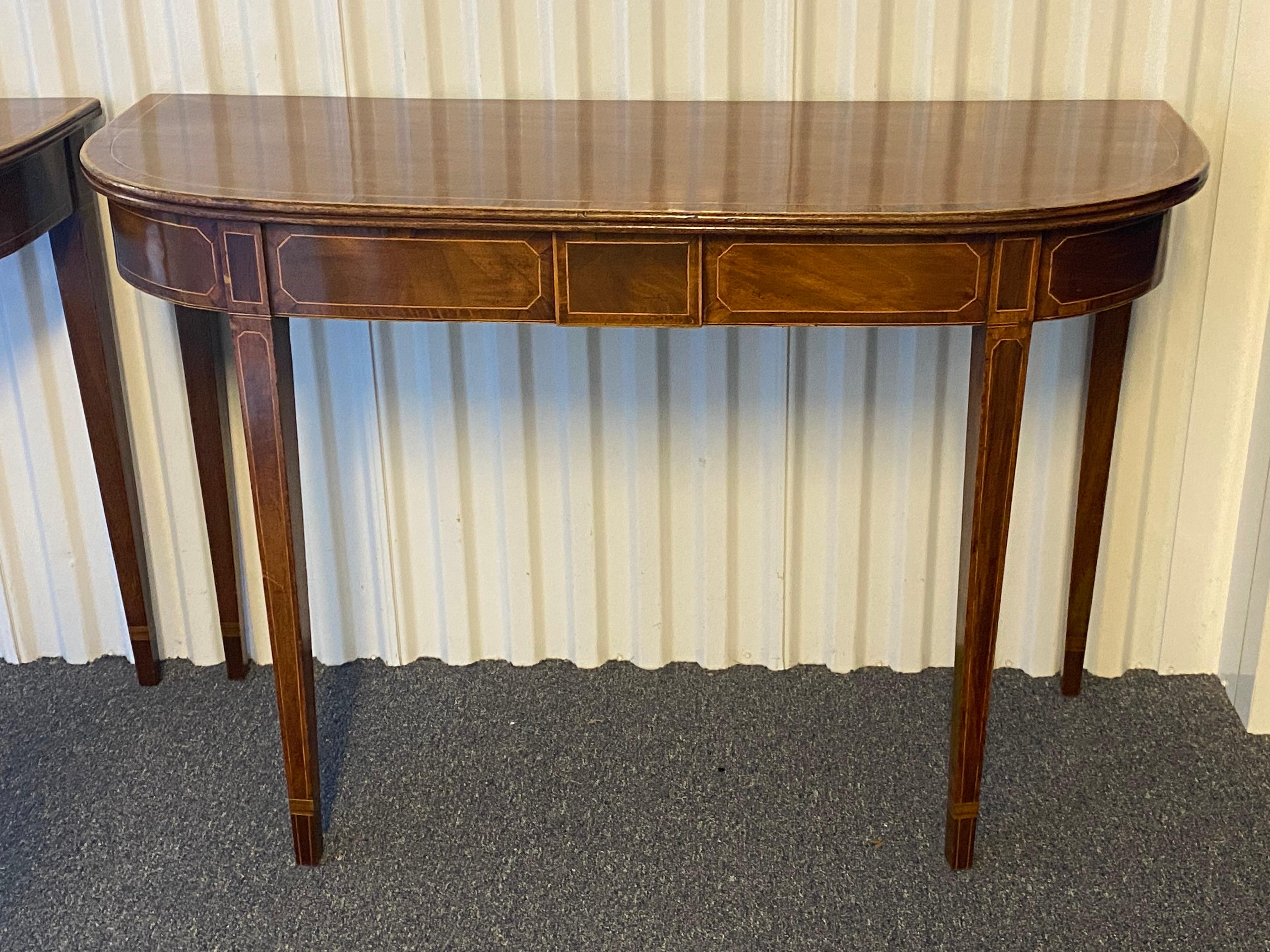 Paire de tables d'appoint anglaises Sheraton en acajou en forme de D, vers 1790 en vente 3