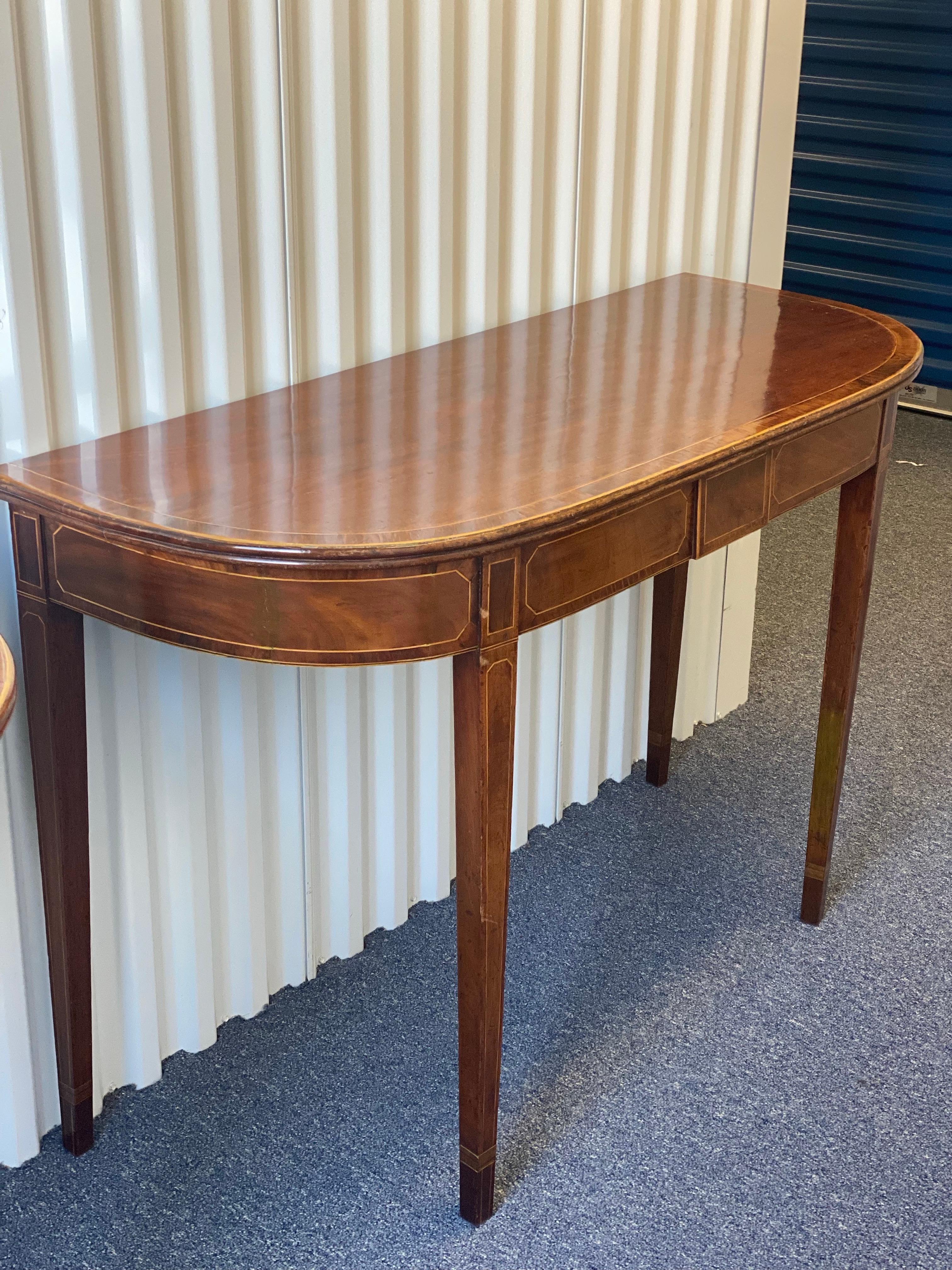 Paire de tables d'appoint anglaises Sheraton en acajou en forme de D, vers 1790 en vente 4