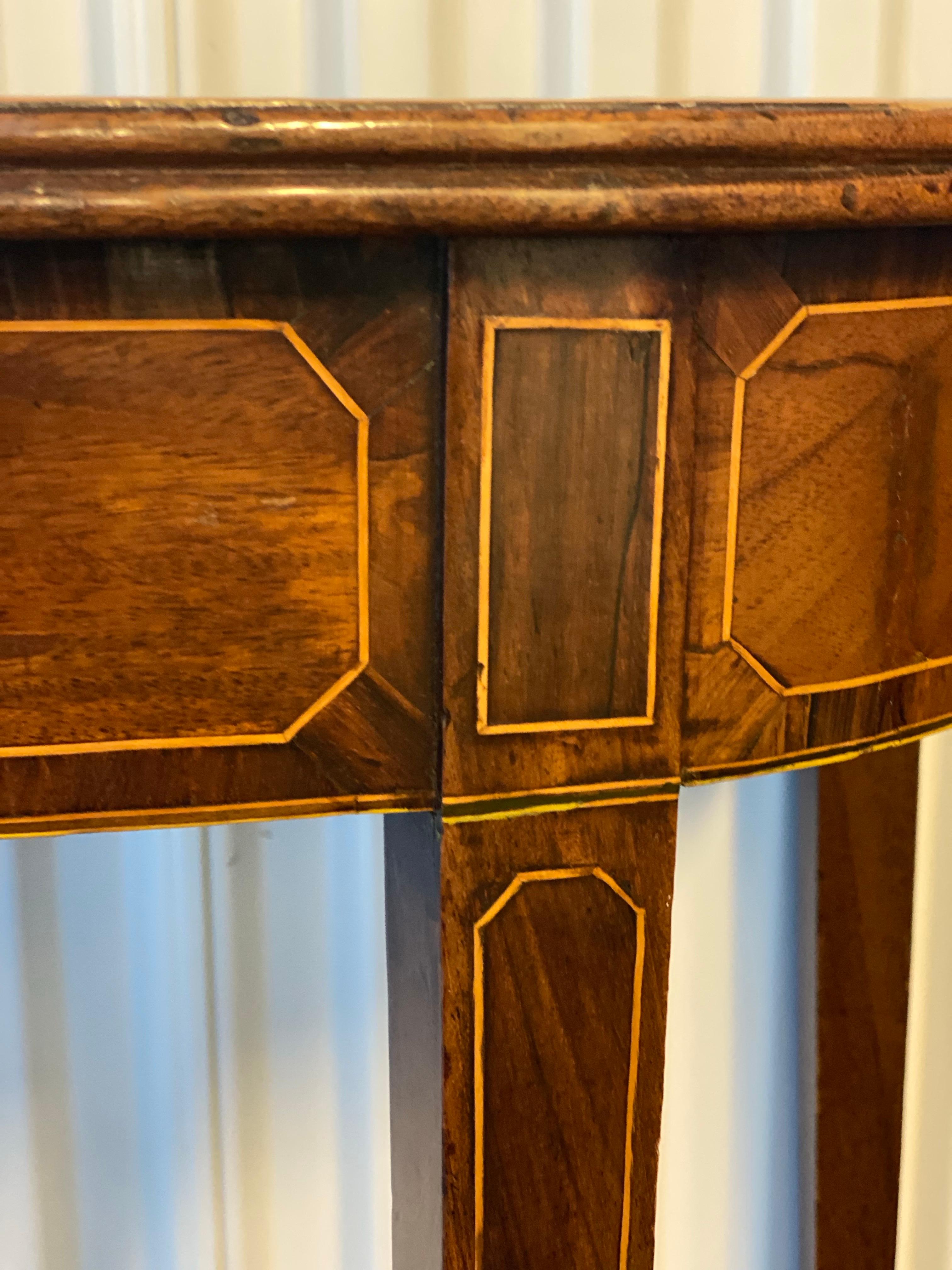 Paire de tables d'appoint anglaises Sheraton en acajou en forme de D, vers 1790 en vente 9