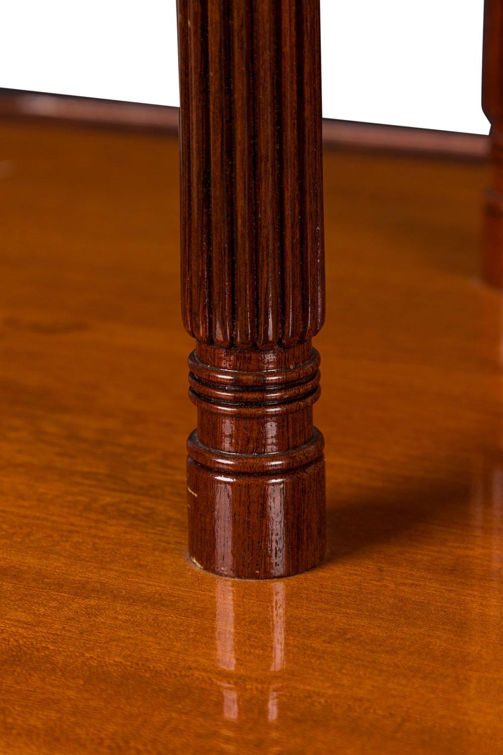 20th Century Pair of English Sheraton style 3 Tier Center Table For Sale