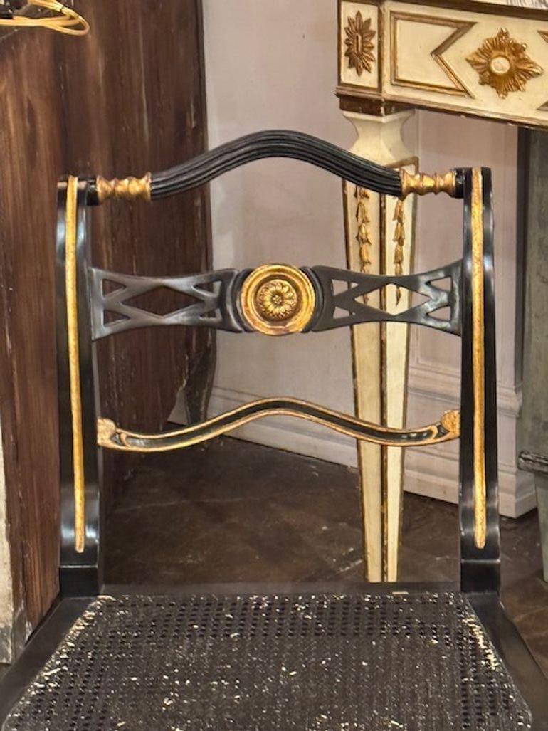 Pair of English Side Chairs im Zustand „Gut“ im Angebot in Dallas, TX