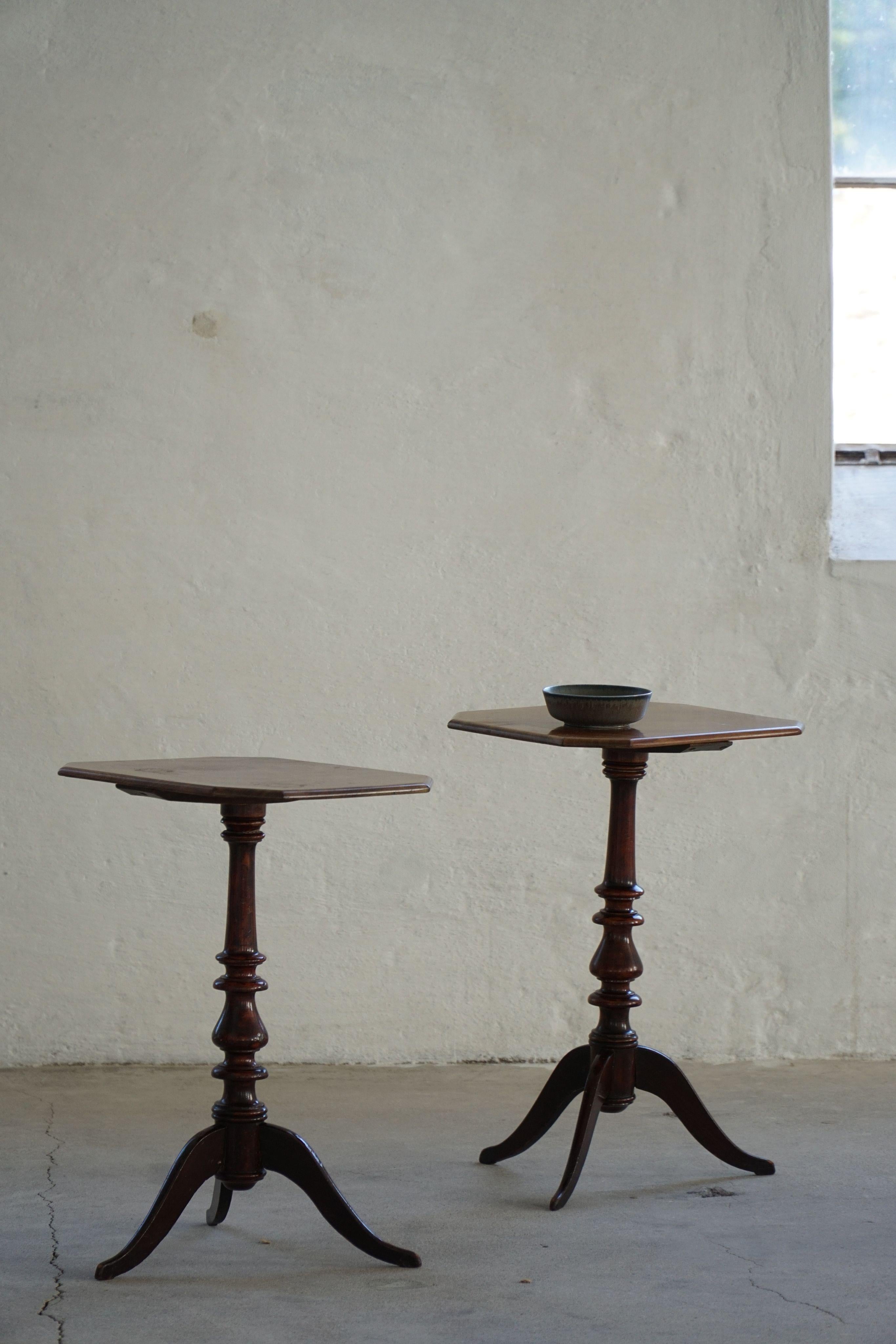Pair of English Side Tables / Pedestals, Nutwood, Mid-Century, 1940s For Sale 5