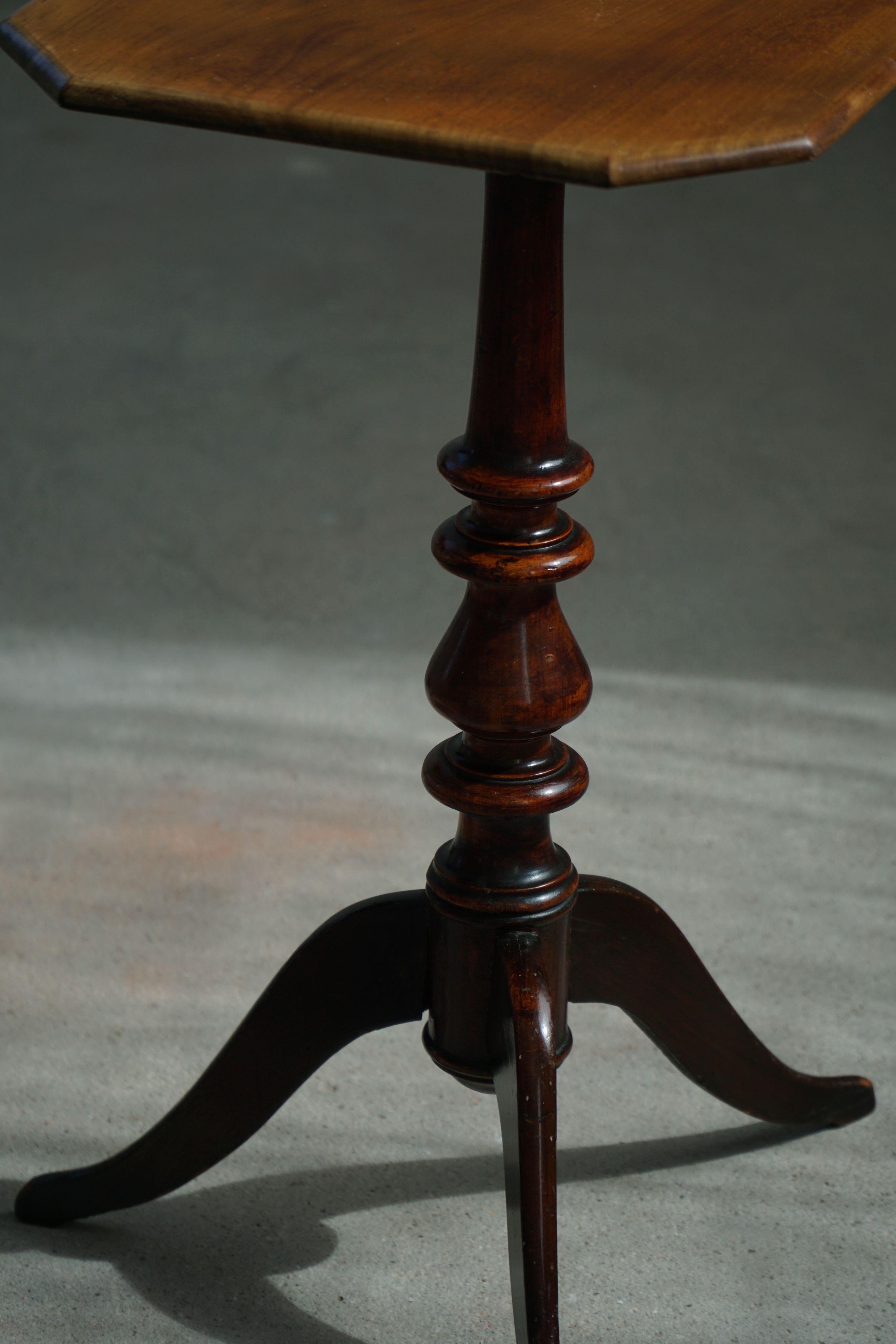 Pair of English Side Tables / Pedestals, Nutwood, Mid-Century, 1940s For Sale 8