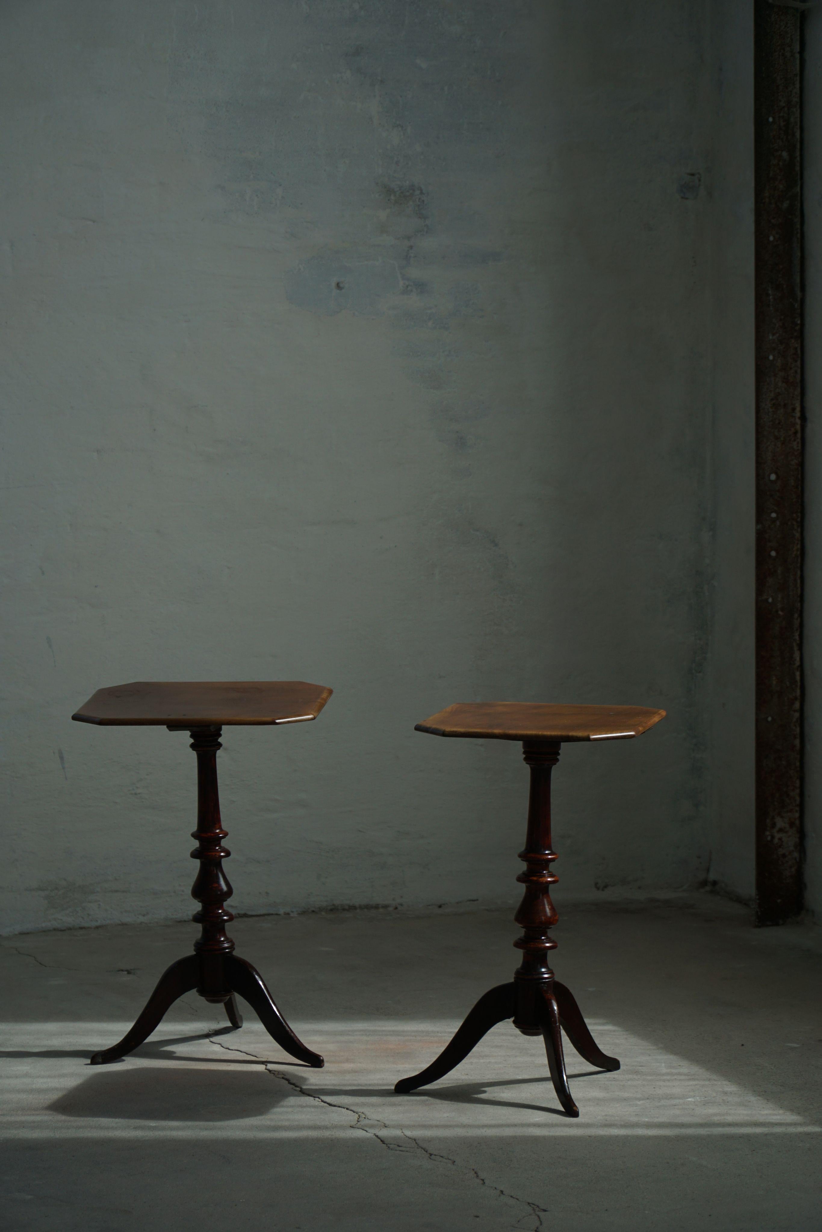 20th Century Pair of English Side Tables / Pedestals, Nutwood, Mid-Century, 1940s For Sale