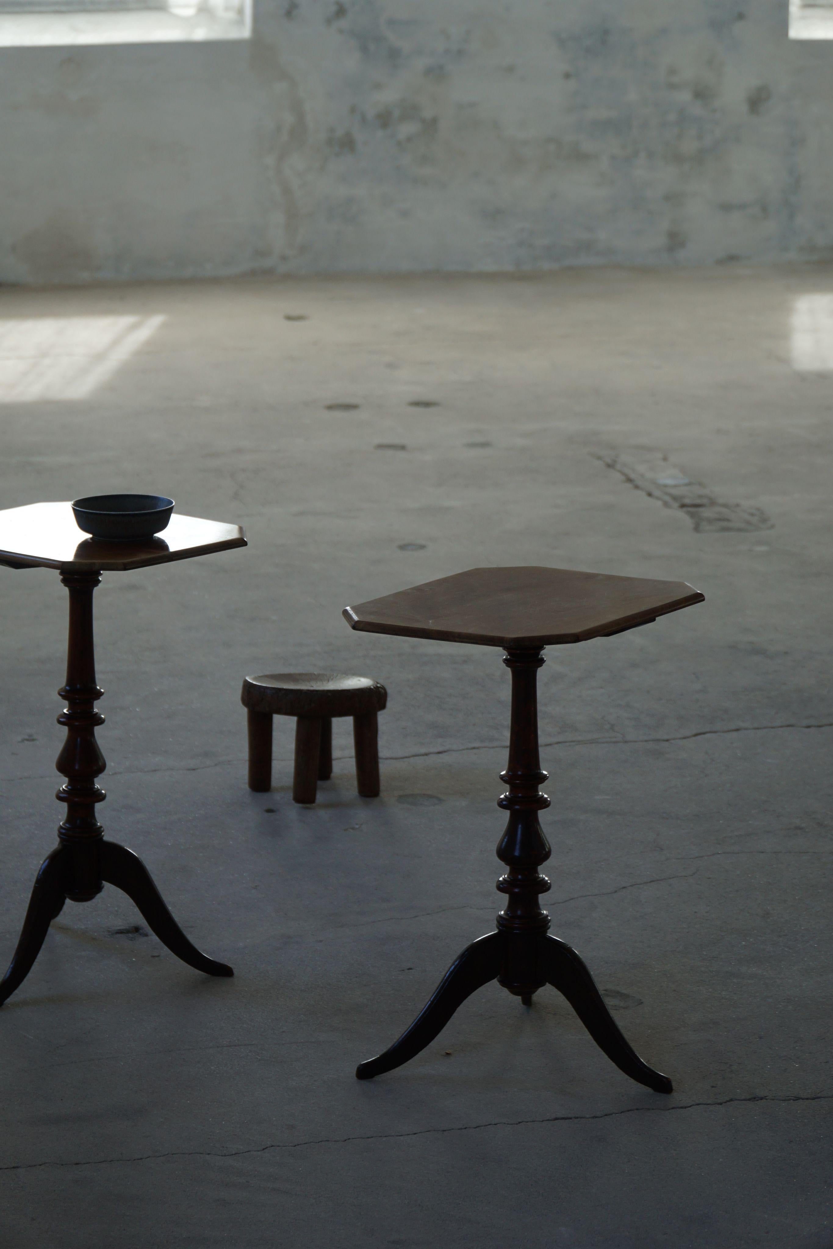 Pair of English Side Tables / Pedestals, Nutwood, Mid-Century, 1940s For Sale 4