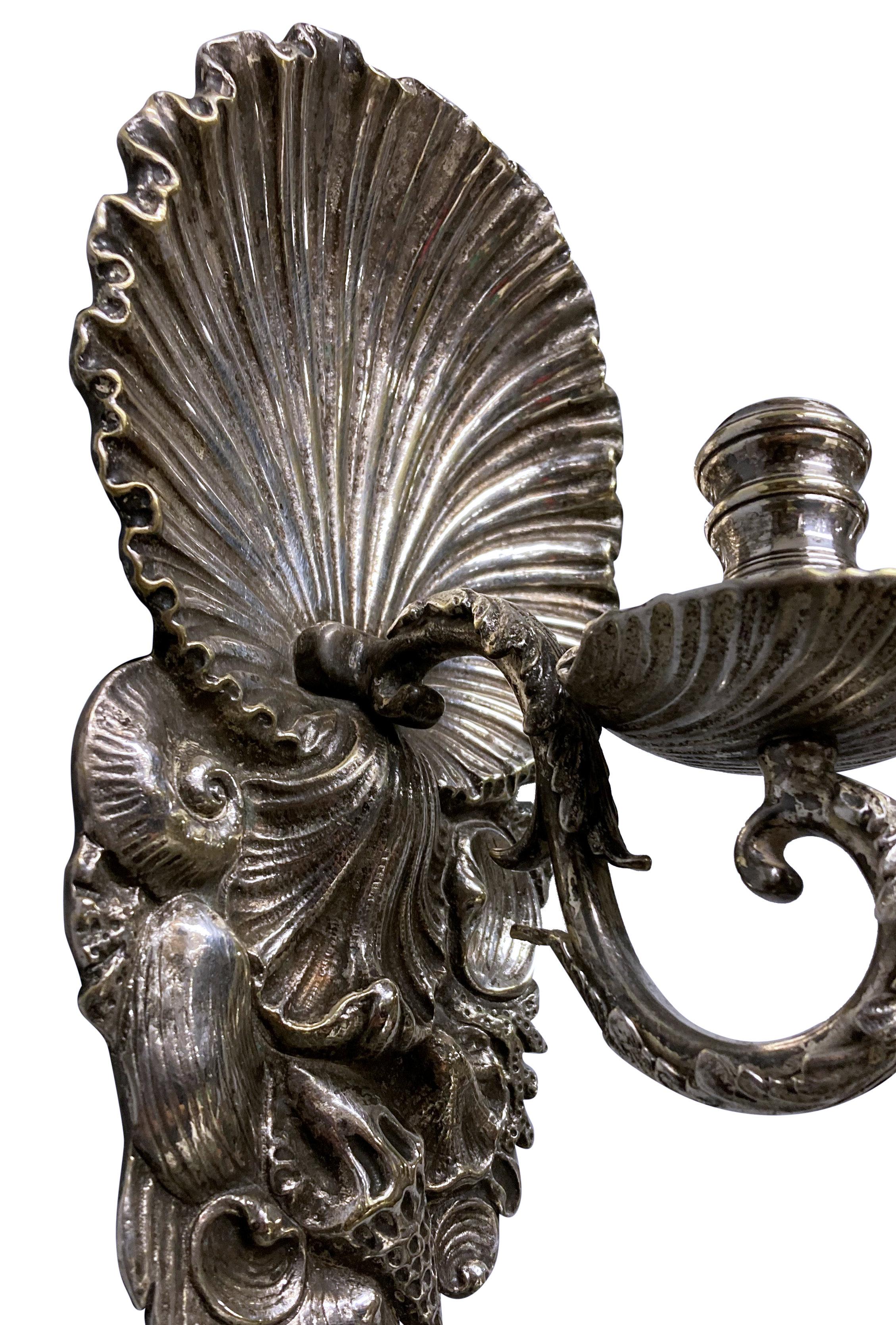 Argentato Coppia di appliques inglesi in argento a grotticella in vendita