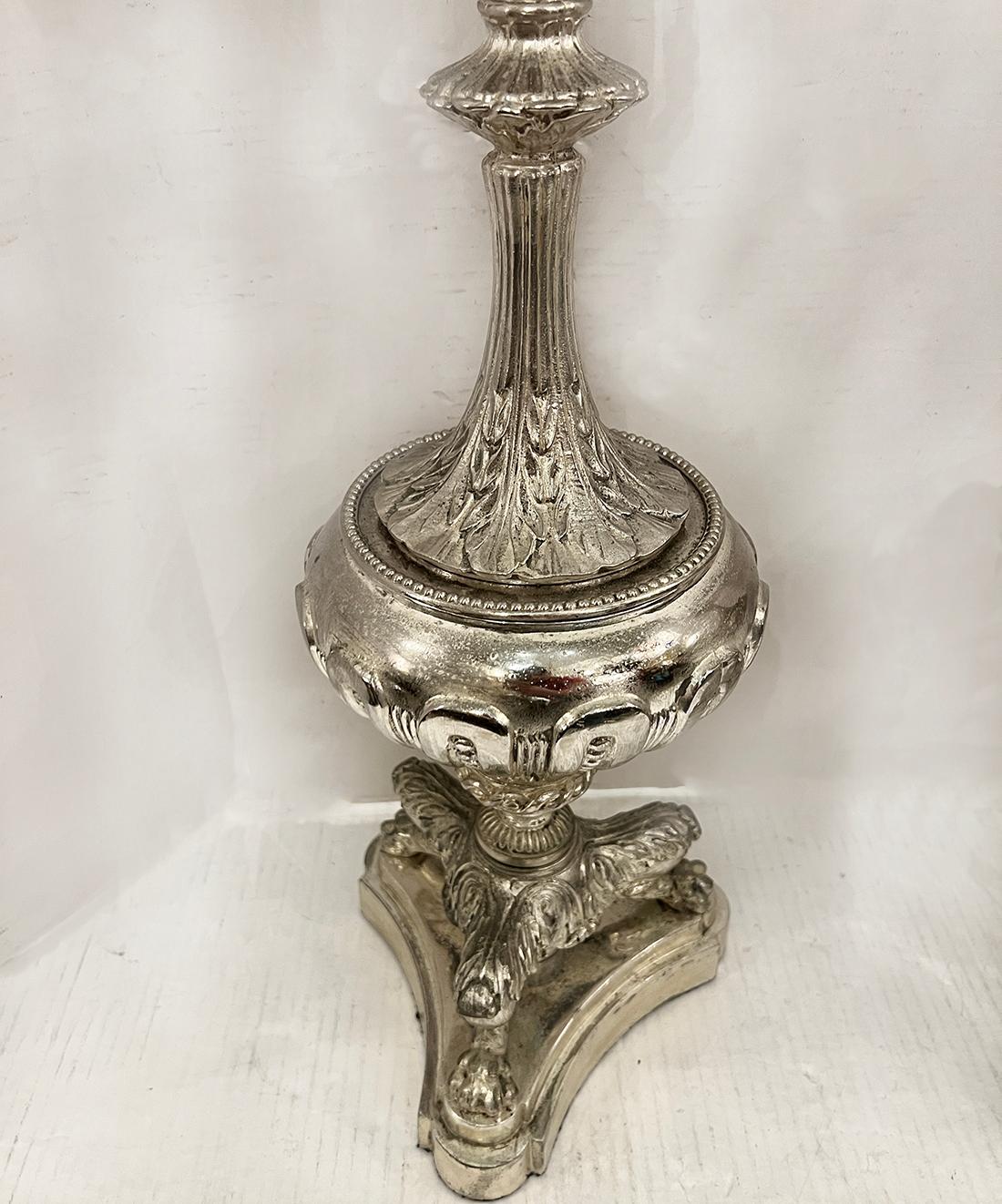 Coppia di lampade inglesi placcate in argento In condizioni buone in vendita a New York, NY