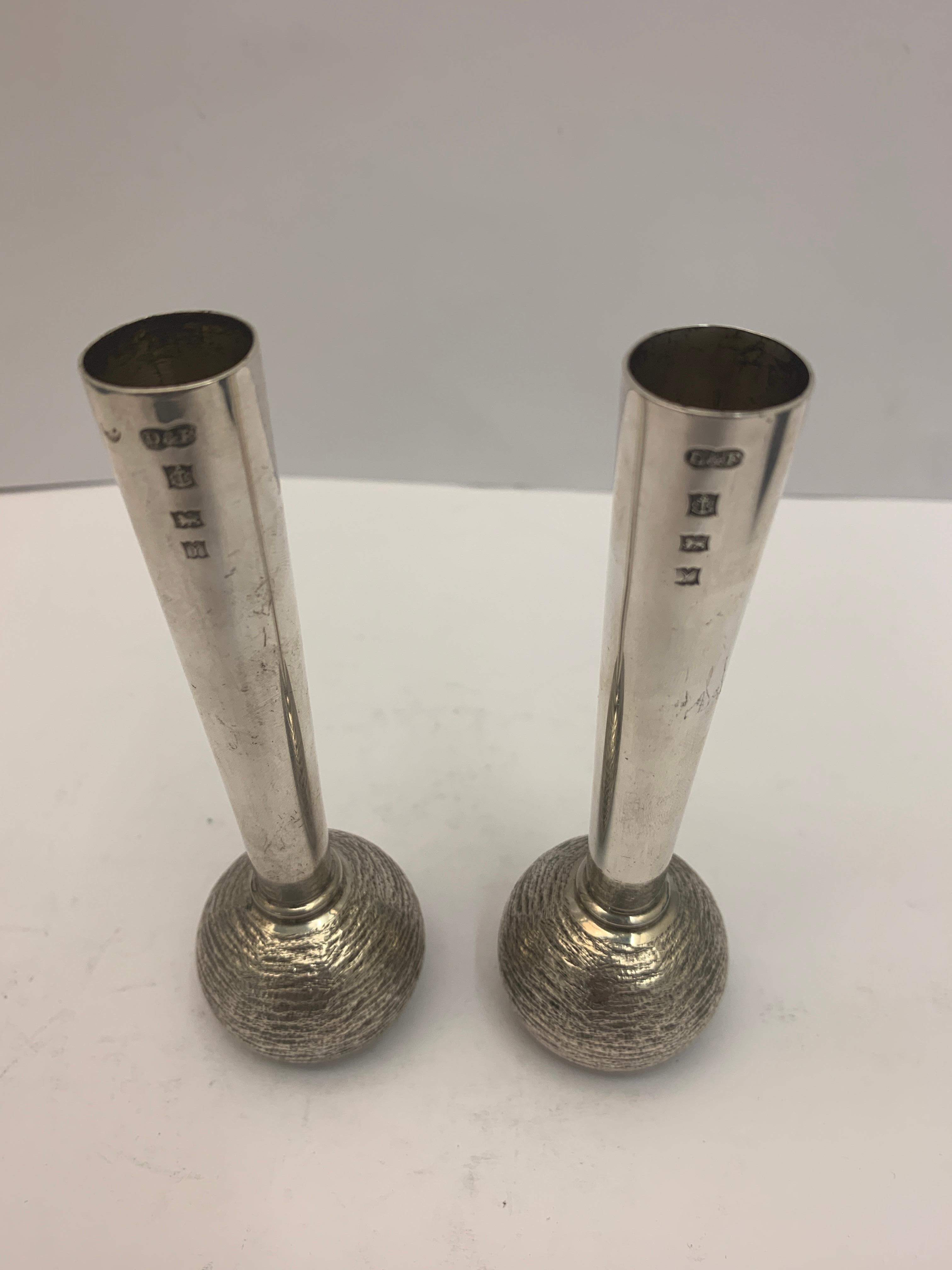 Pair of English Silver Slim Vintage Vases, 1973 In Good Condition For Sale In London, London