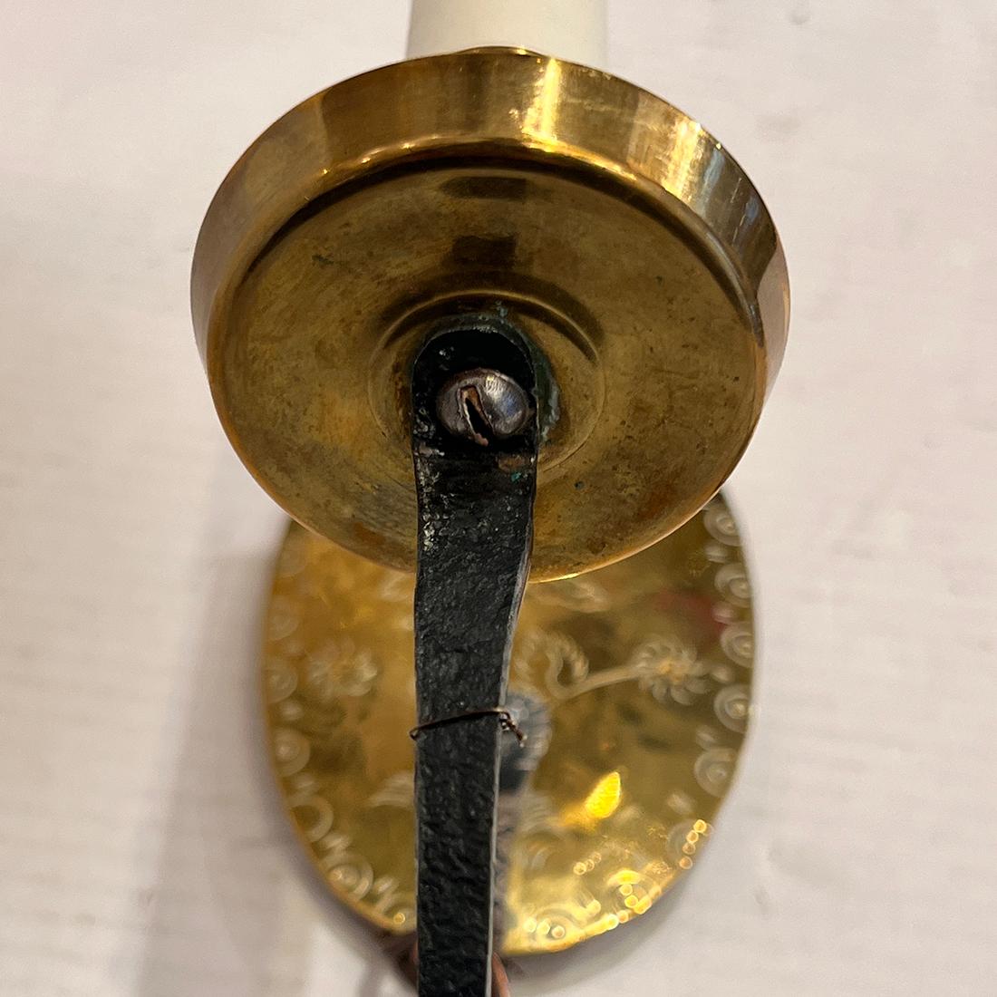 Doré Paire d'appliques anglaises à une seule lumière en vente