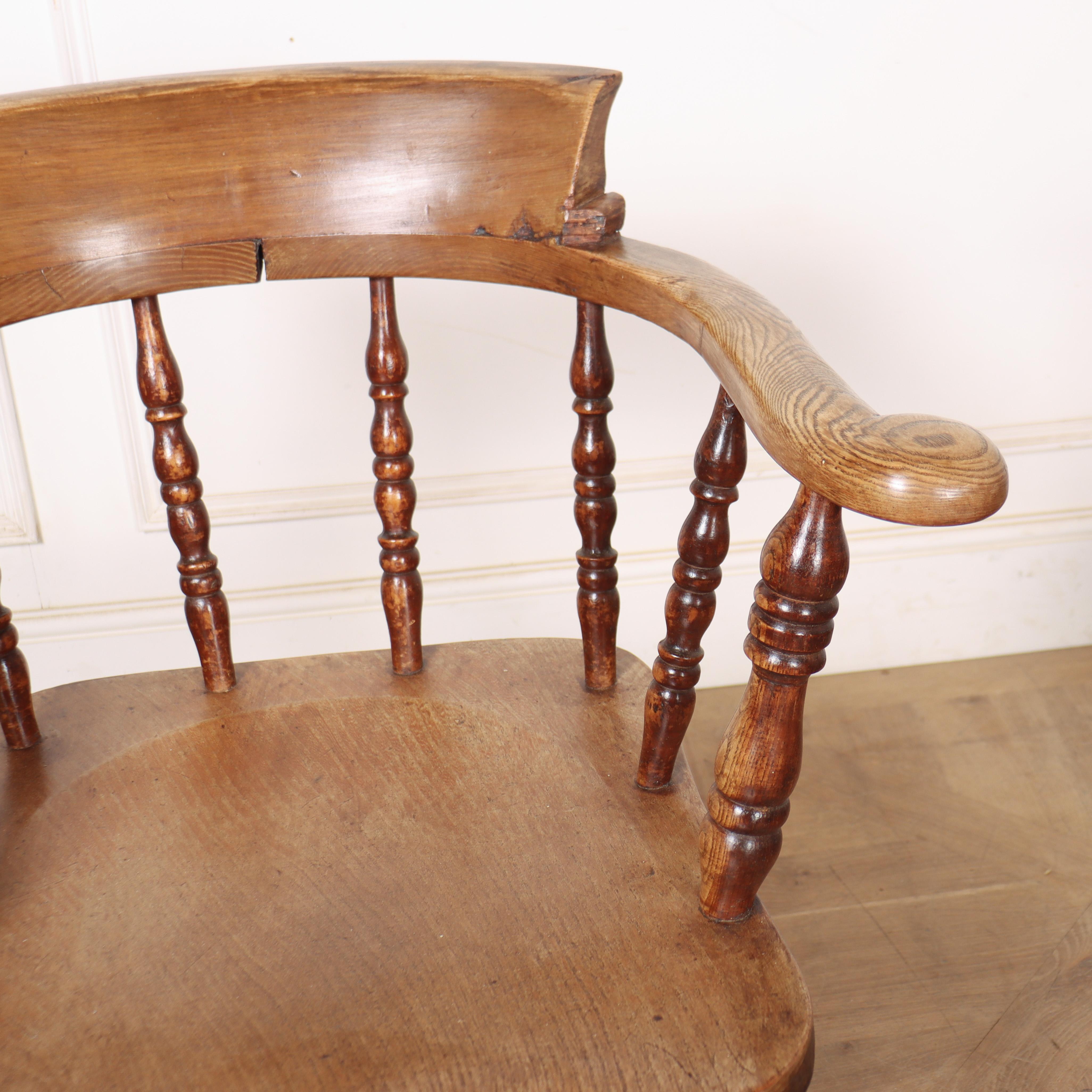 Paar englische Smokers Bow Arm Chairs im Angebot 2