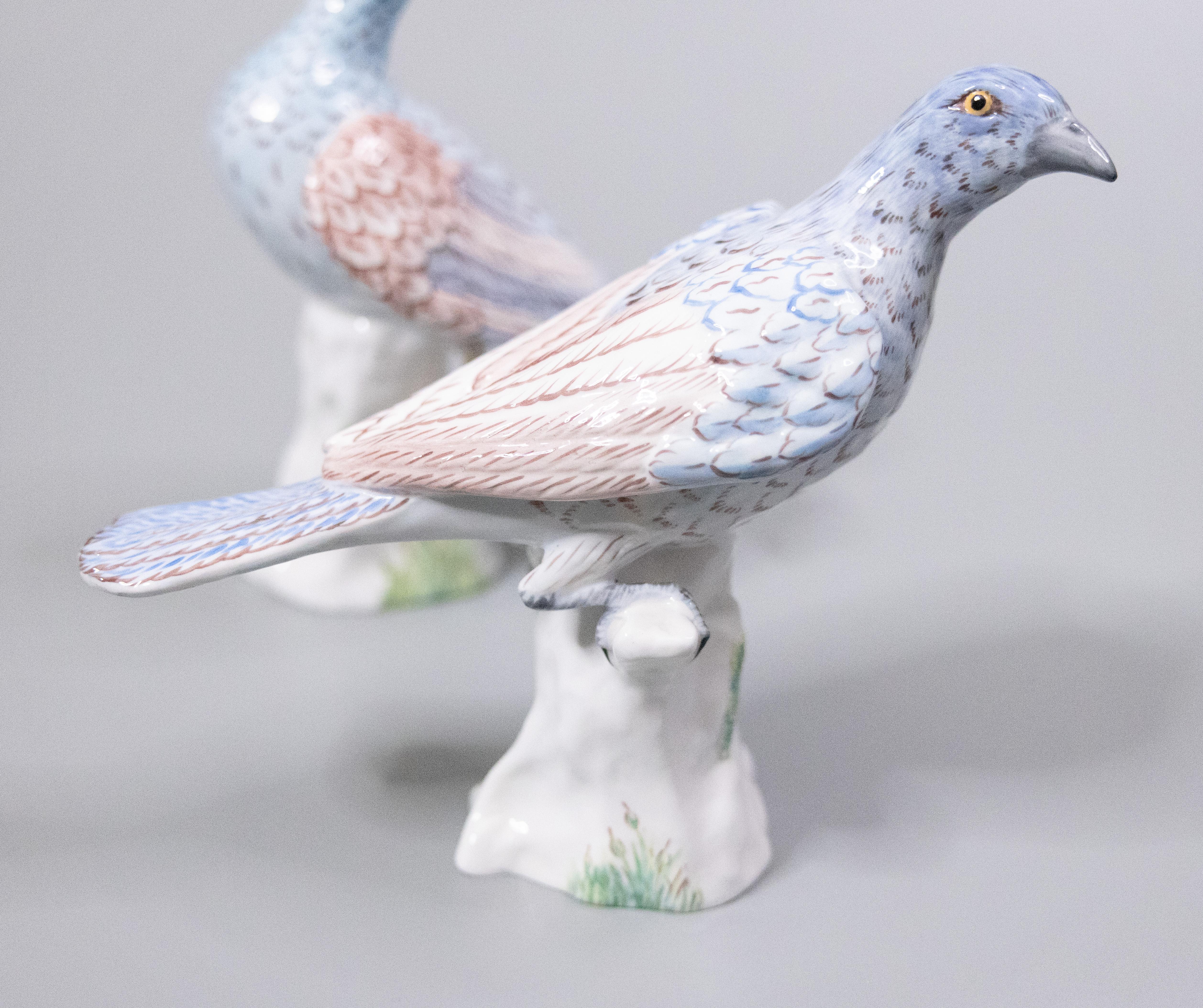Porcelain Pair of English Staffordshire Birds, Signed M. Doubell Miller, C. 1930 For Sale