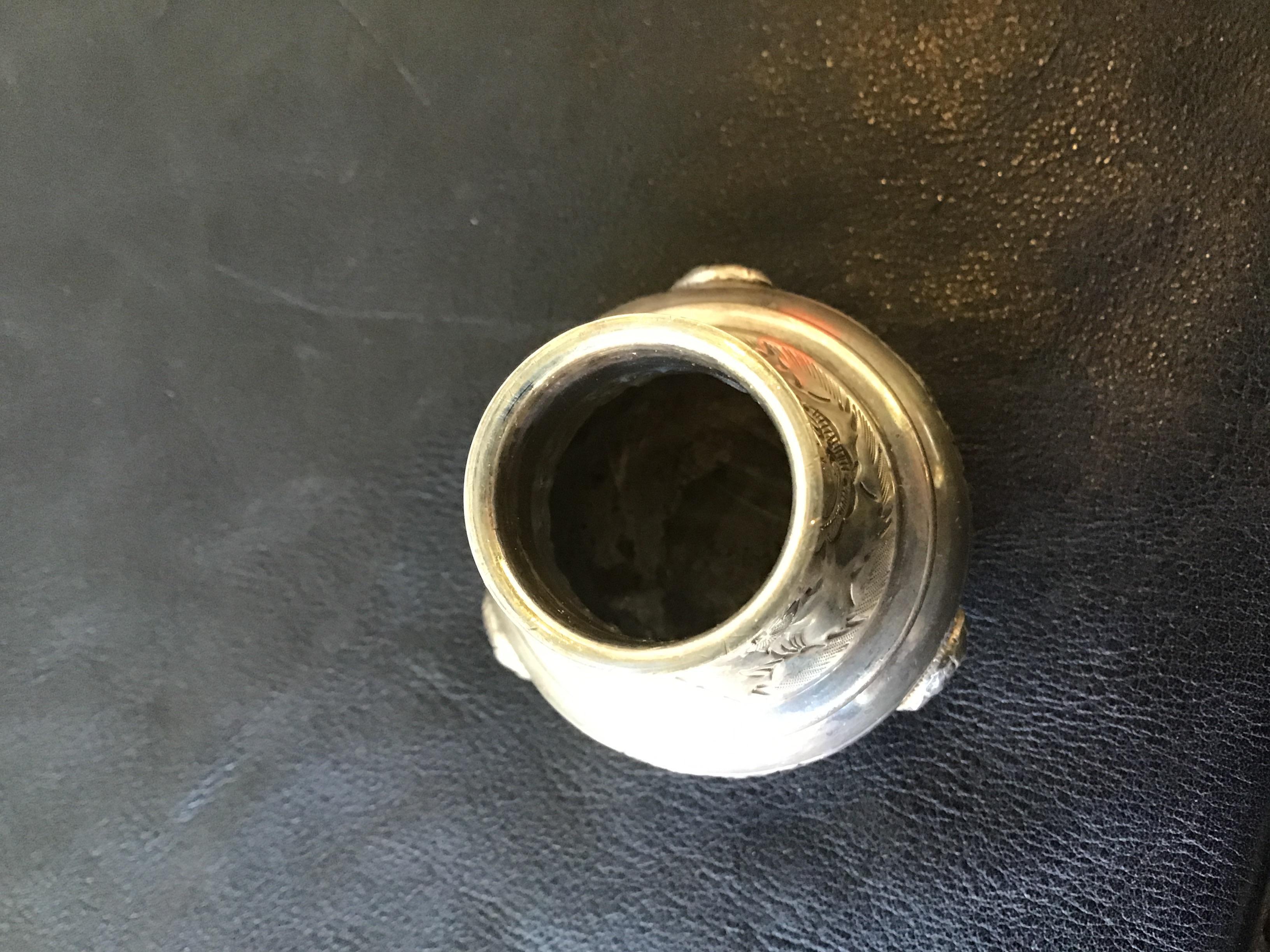 Paar englische Salz- und Pfefferstreuer mit Löwenmotiv aus Sterling-Handkette im Angebot 4