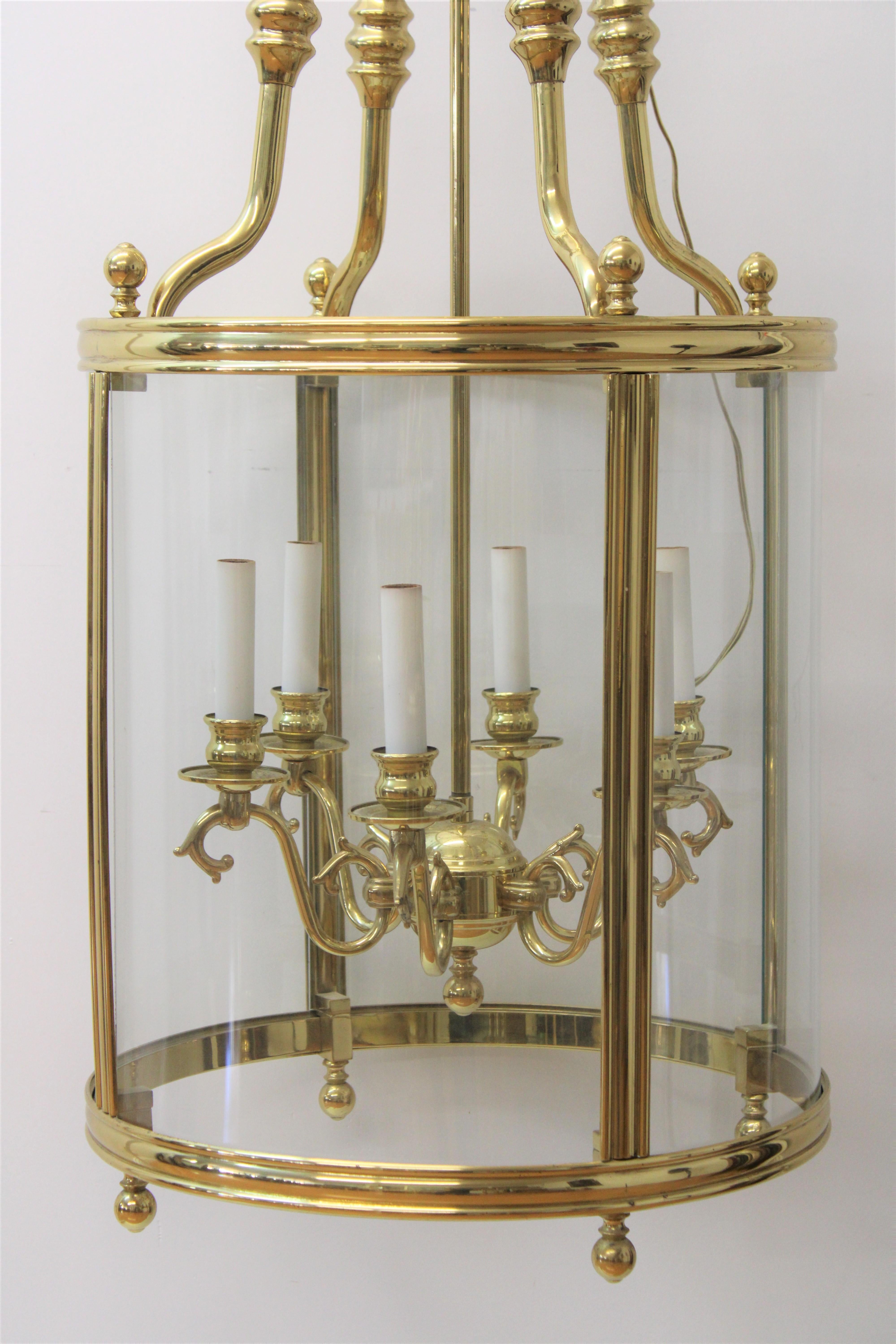 Pair of English Style Brass & Glass Hanging Lanterns In Good Condition For Sale In San Francisco, CA