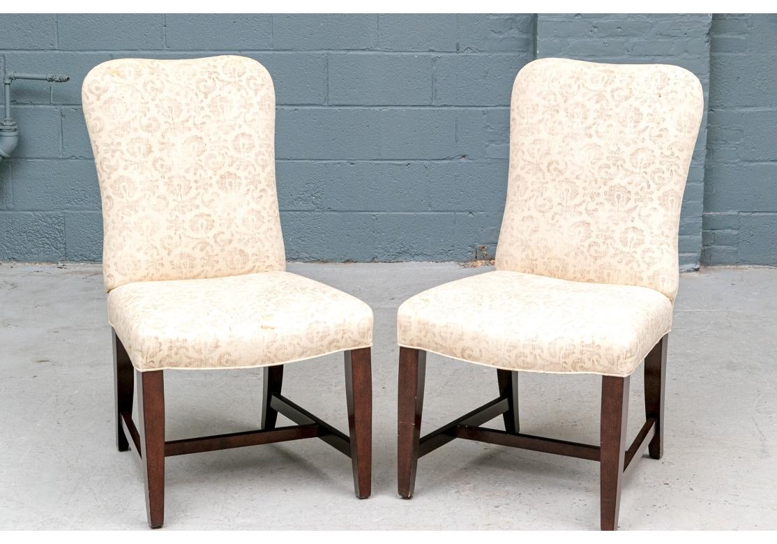 Paire de chaises d'appoint de style anglais par Edward Ferrell Ltd. en vente 4