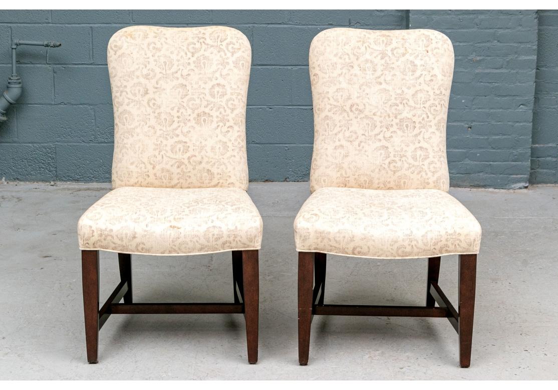 20ième siècle Paire de chaises d'appoint de style anglais par Edward Ferrell Ltd. en vente