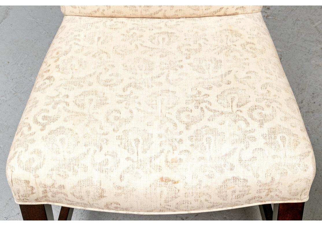 Paire de chaises d'appoint de style anglais par Edward Ferrell Ltd. en vente 1