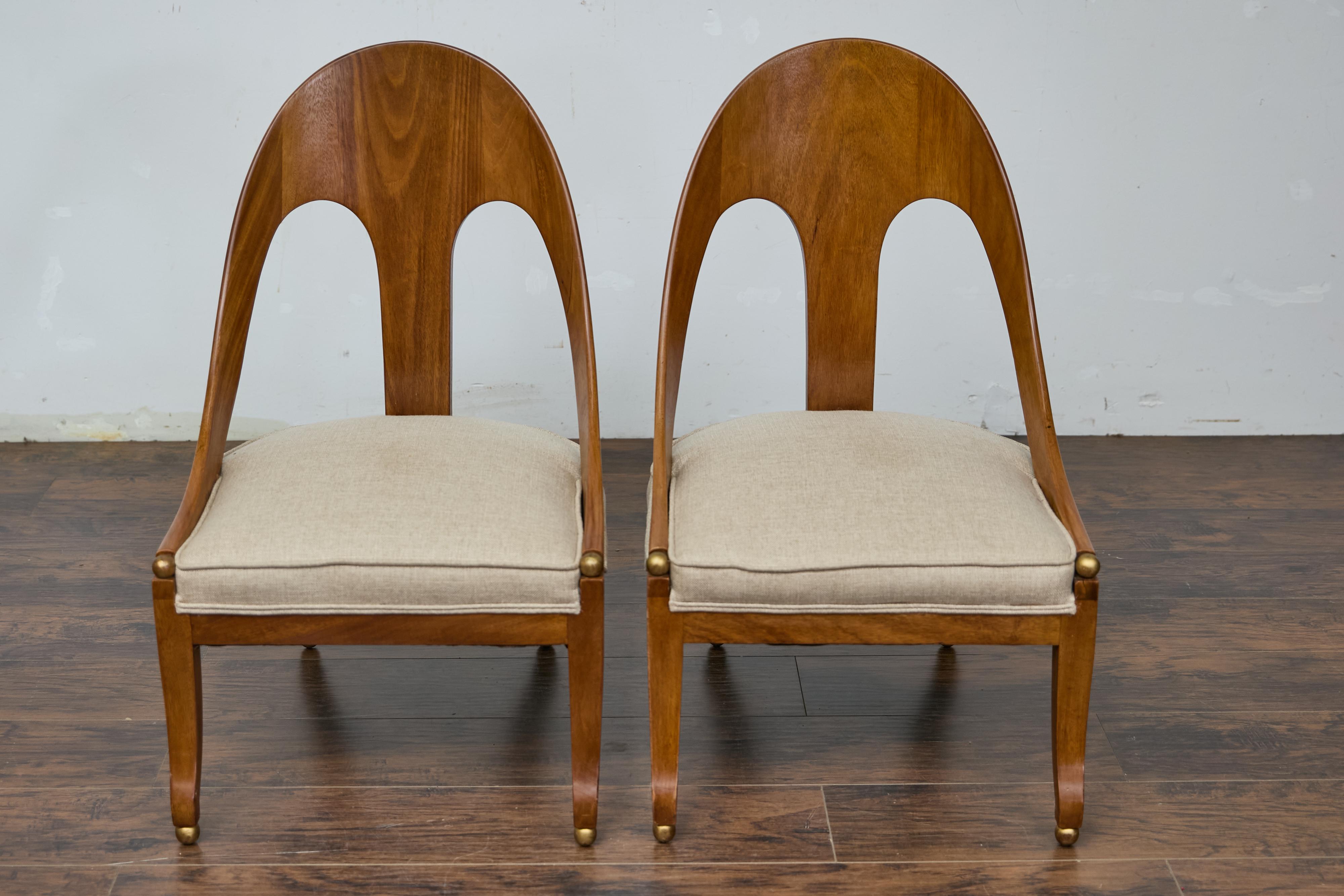 Doré Paire de chaises à cuillère de style Upholstering circa 1920 avec coussins d'assise tapissés en vente
