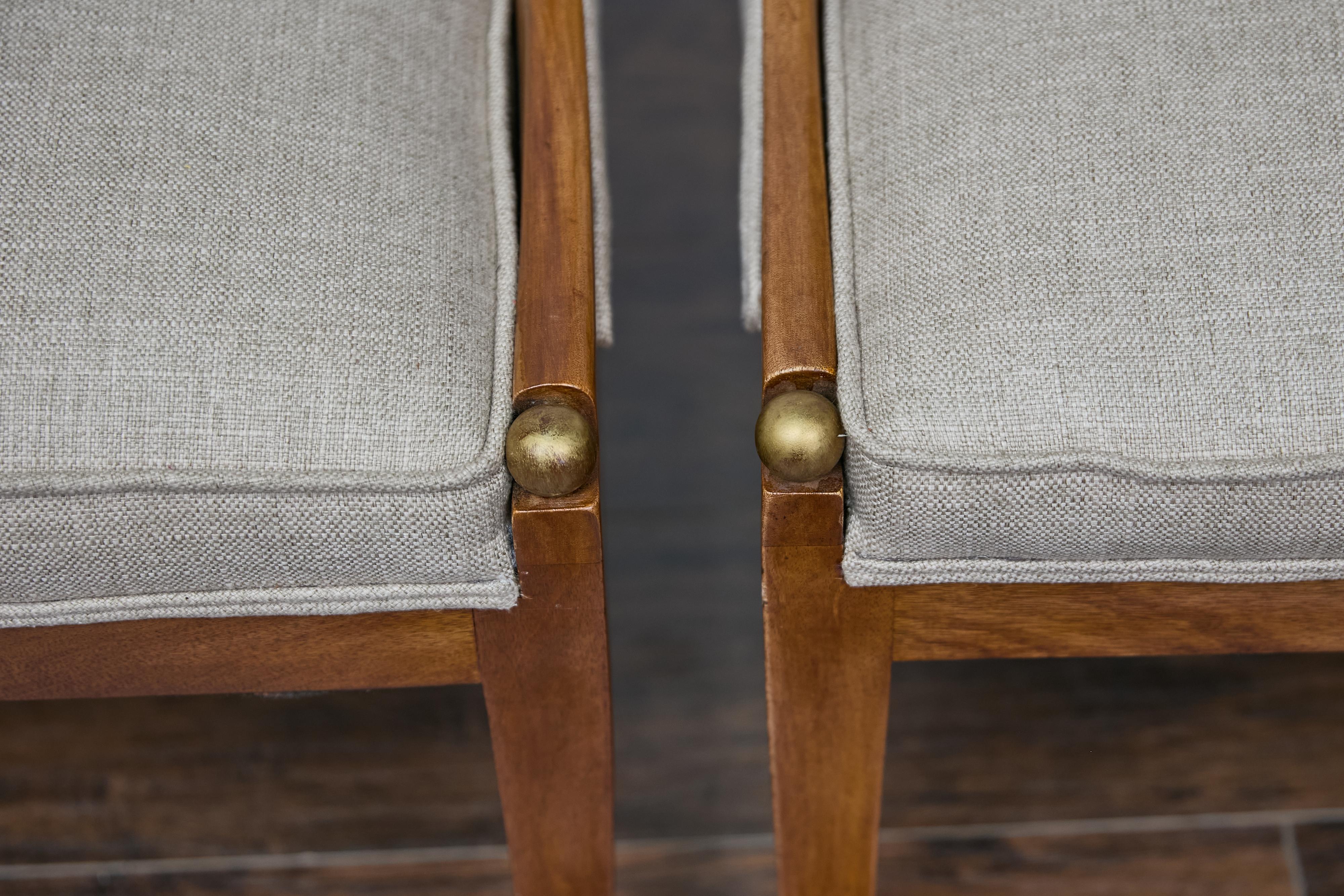 Paire de chaises à cuillère de style Upholstering circa 1920 avec coussins d'assise tapissés Bon état - En vente à Atlanta, GA