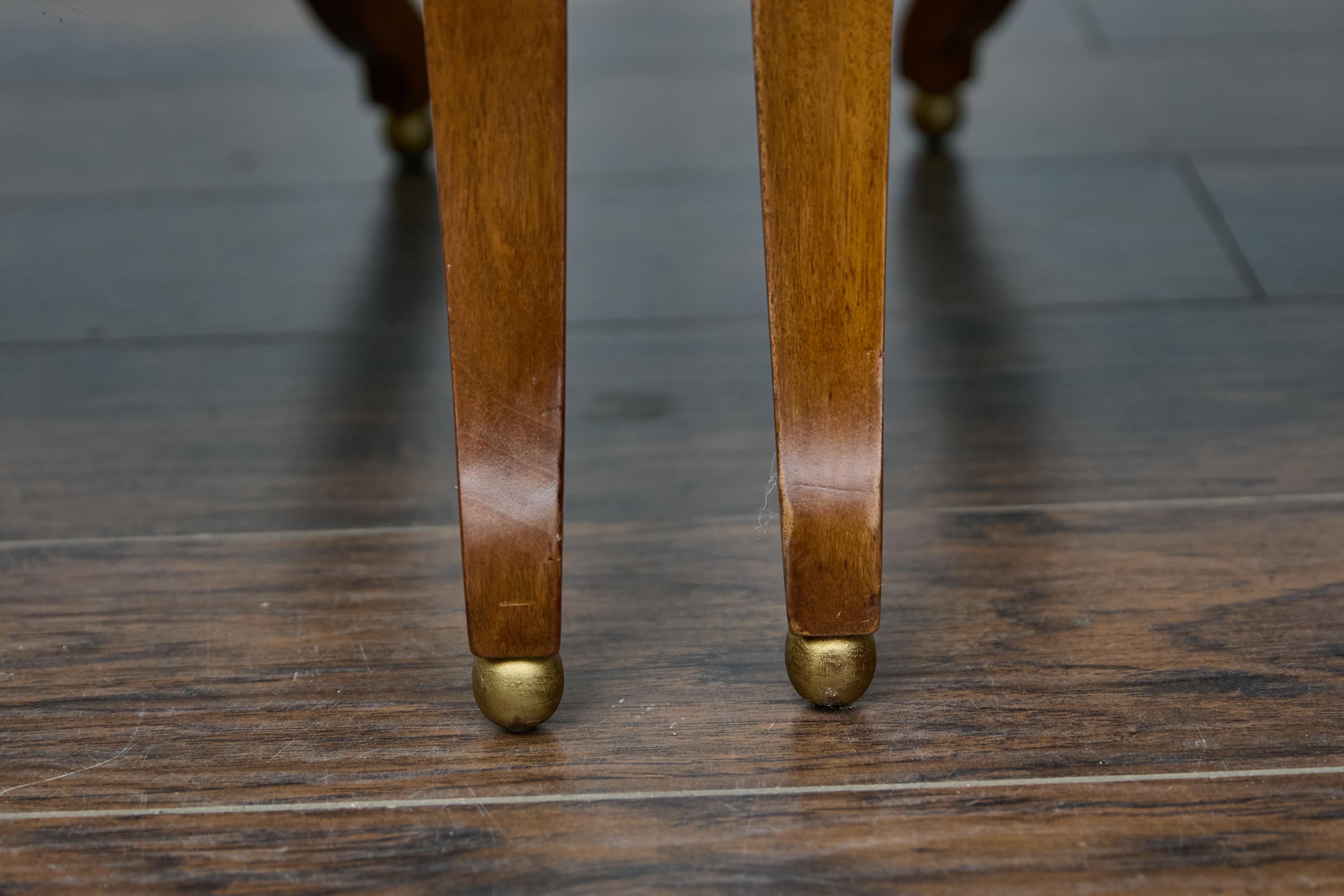 Lin Paire de chaises à cuillère de style Upholstering circa 1920 avec coussins d'assise tapissés en vente