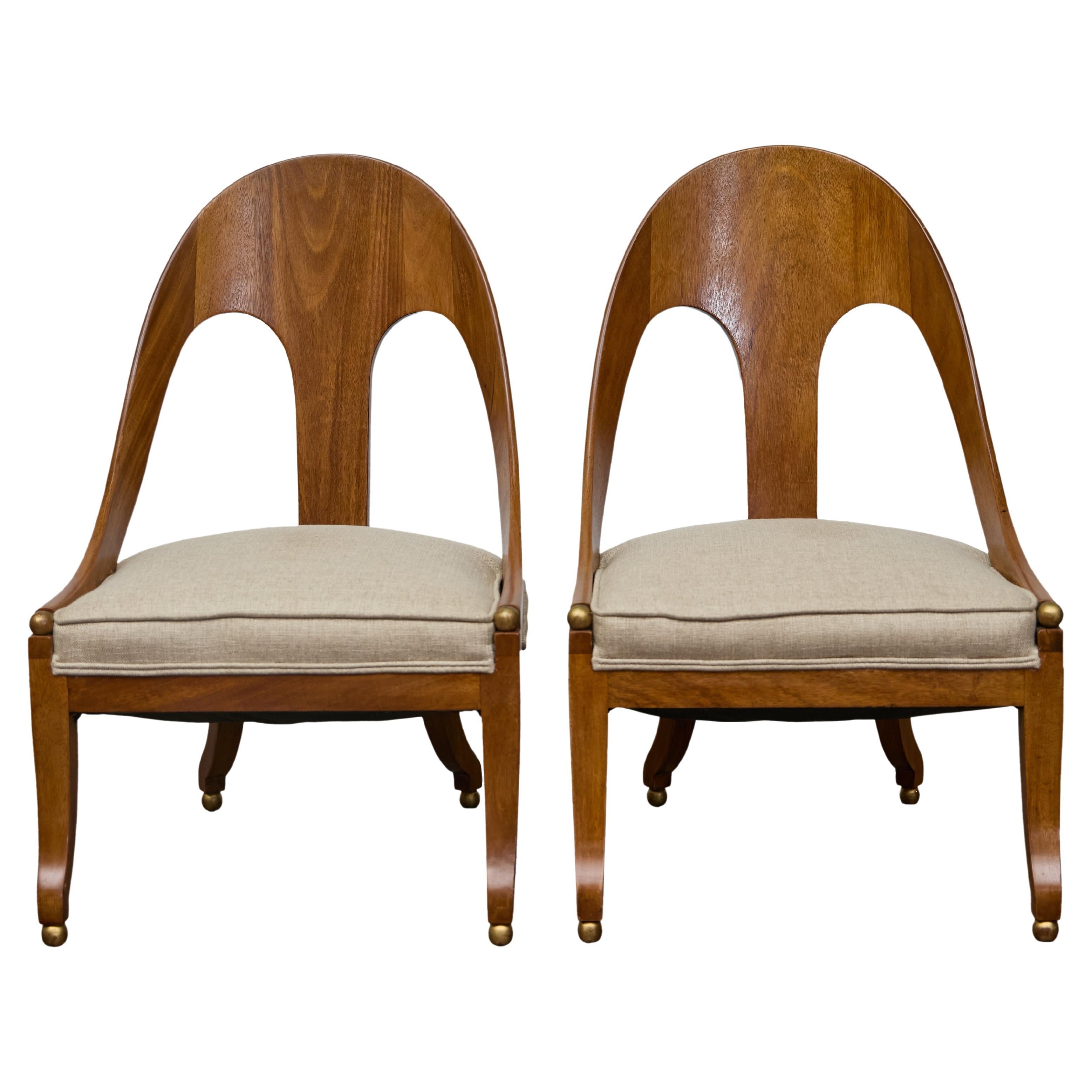 Paire de chaises à cuillère de style Upholstering circa 1920 avec coussins d'assise tapissés en vente