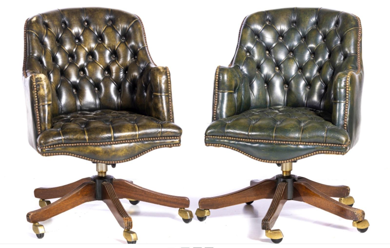 Pair of swiveling desk chairs early 20th century

English
In green leather with studs, feet in mahogany wood with castors.
Signs of use
Dim.: 90 x 60 x 56 cm
Good conditions.