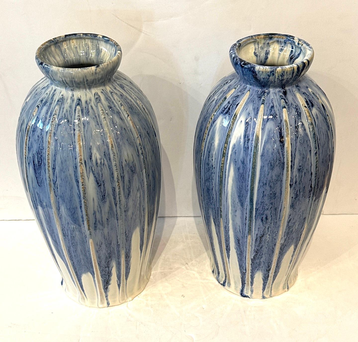 Britannico Coppia di vasi inglesi in gres Sylva in vendita