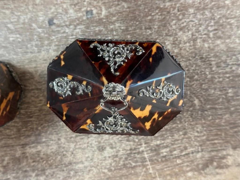 Pair of English Tortoise Shell Victorian Silver Mounted Tea Caddies c.1890 For Sale 4