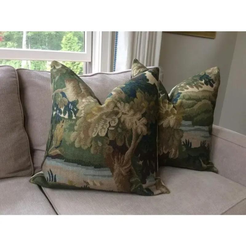 Coppia di cuscini tradizionali inglesi Cowtan e Tout 