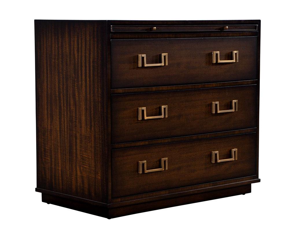 Contemporary Pair of English Traditional Style Mahogany Nightstand Chests For Sale