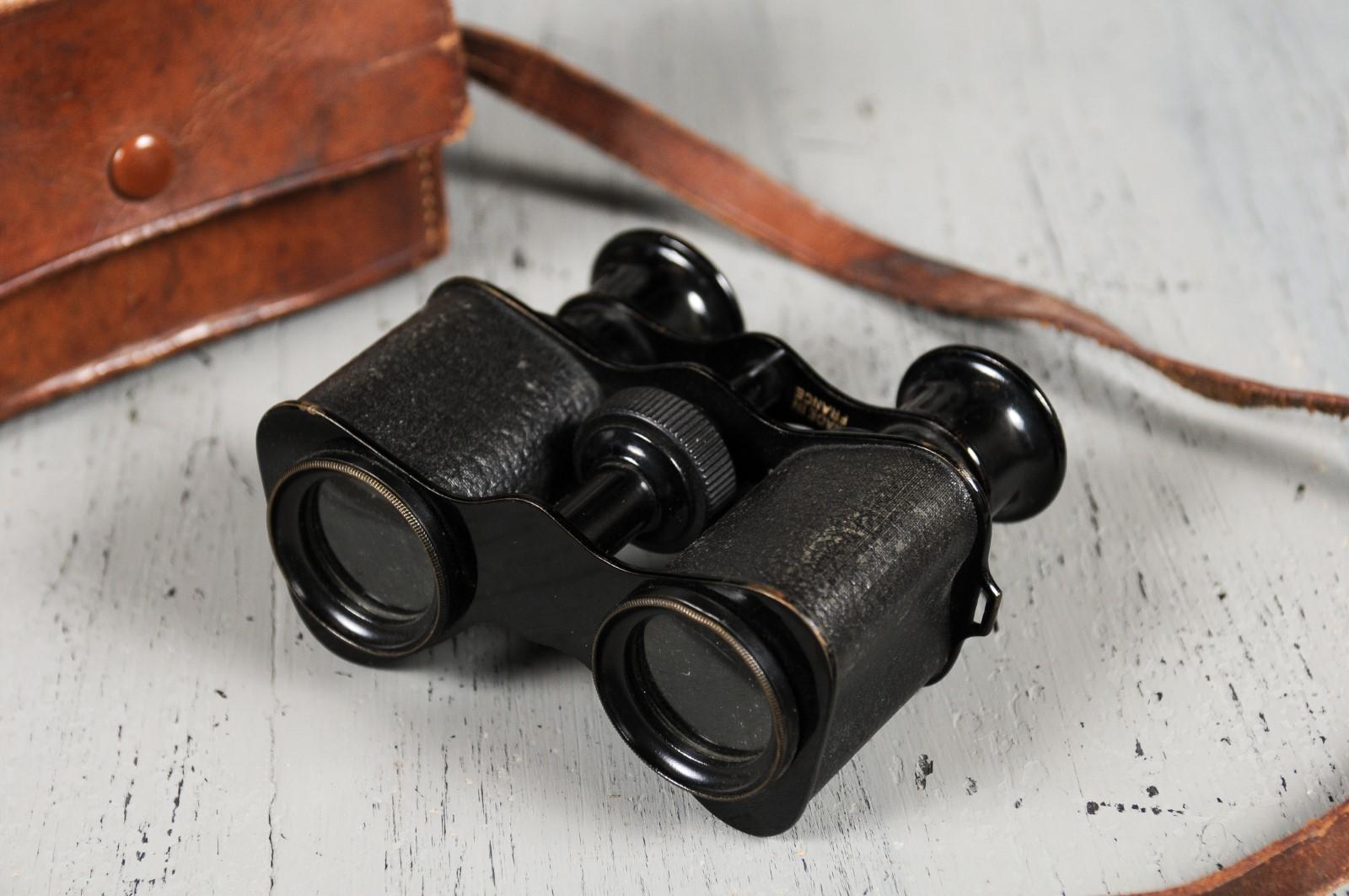 Late Victorian Pair of English Turn of the Century 1900s Binoculars with Original Leather Case