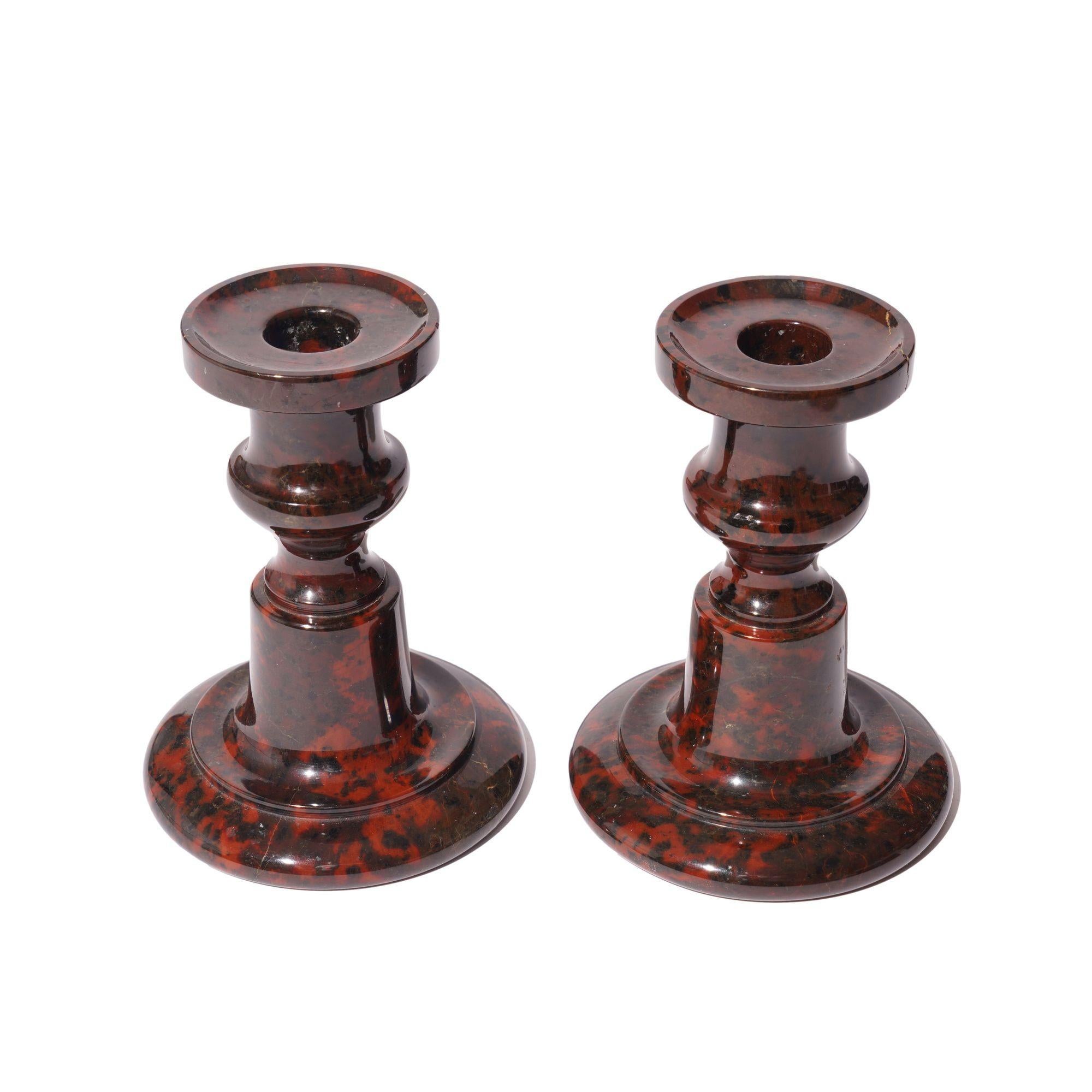 Pair of English turned serpentine candlesticks, c. 1835 In Good Condition For Sale In Kenilworth, IL