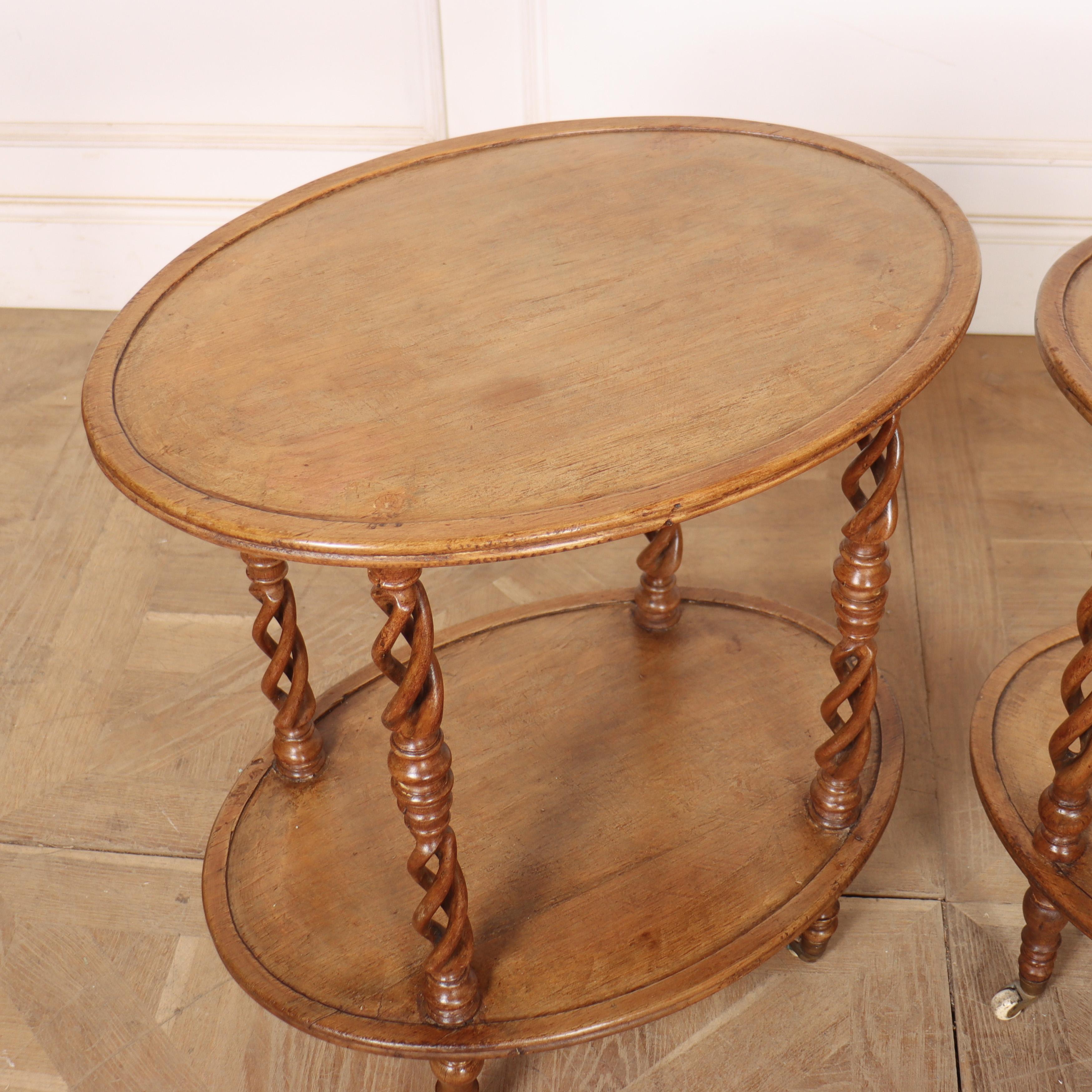 Pair of English Two Tier Lamp Tables Bon état - En vente à Leamington Spa, Warwickshire