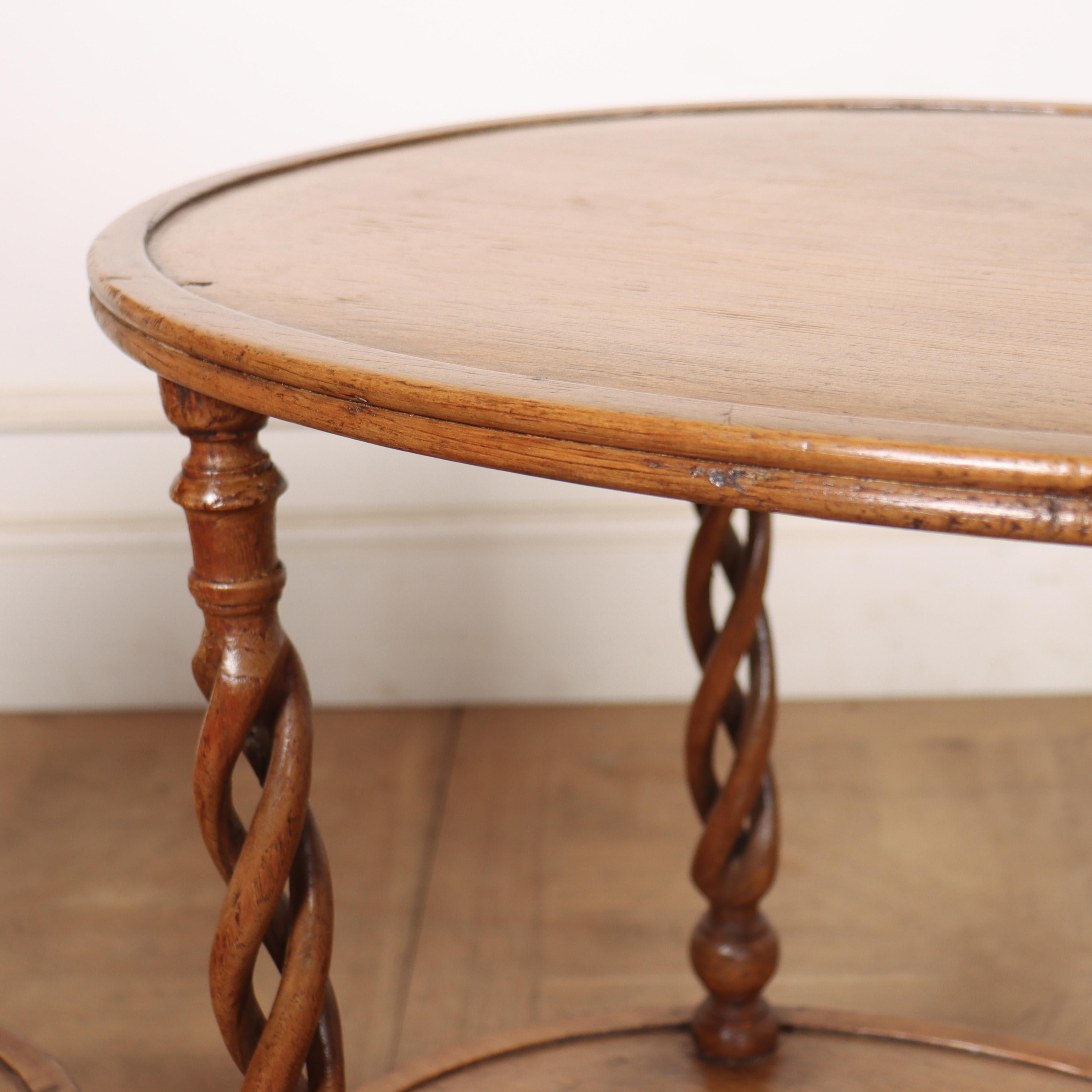 Pair of English Two Tier Lamp Tables en vente 1