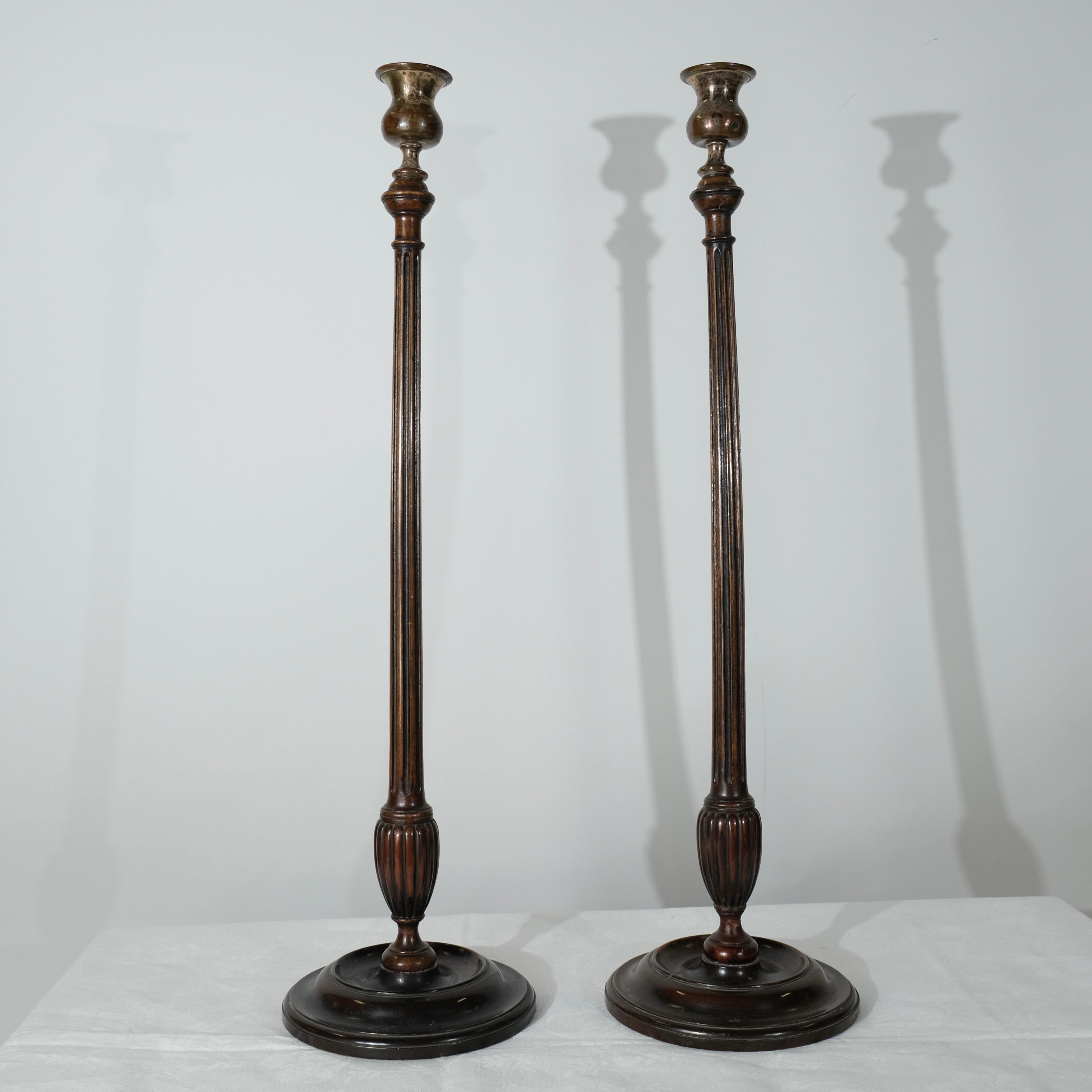 George IV Paire de chandeliers anglais d'une hauteur inhabituelle, début du 19e siècle en vente