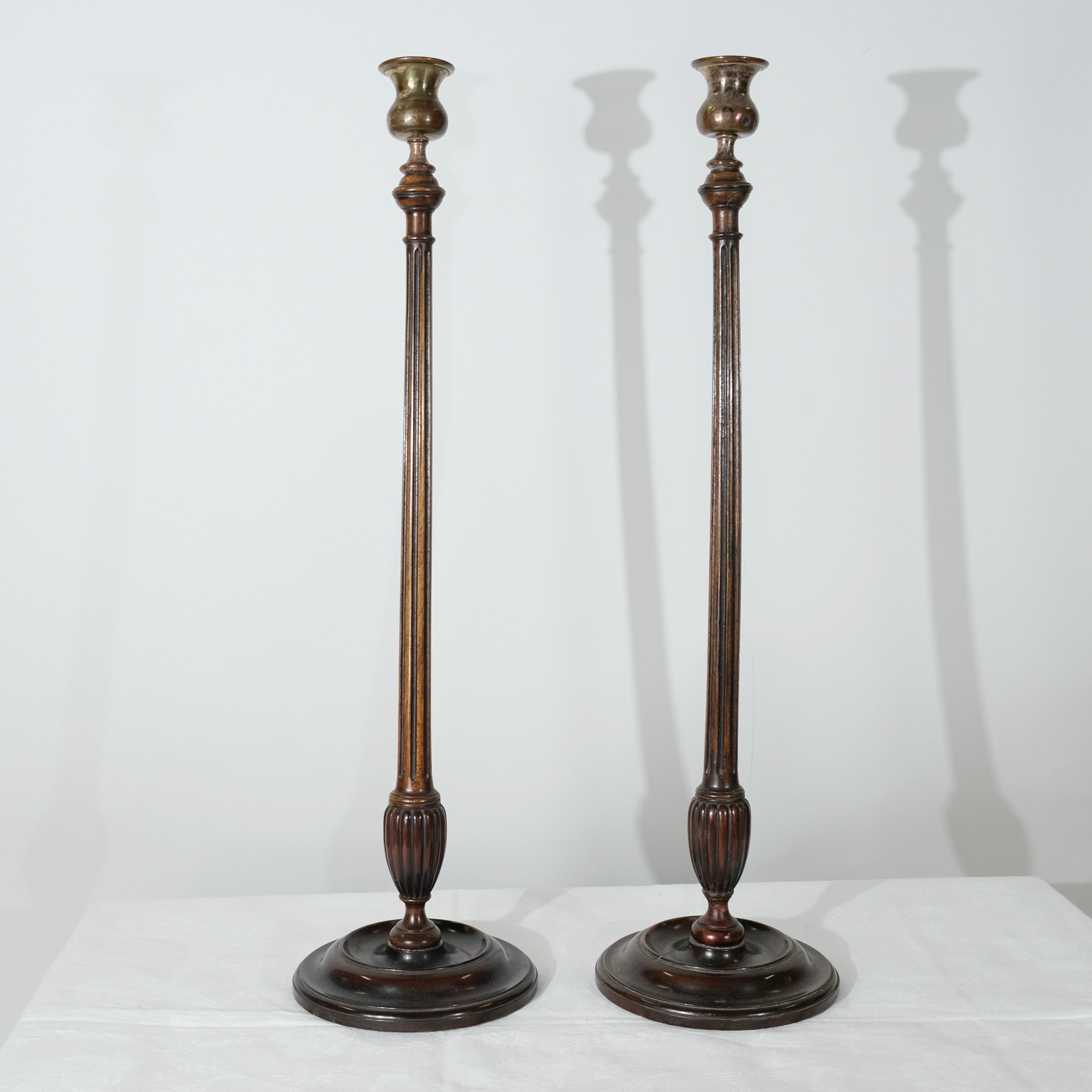Anglais Paire de chandeliers anglais d'une hauteur inhabituelle, début du 19e siècle en vente