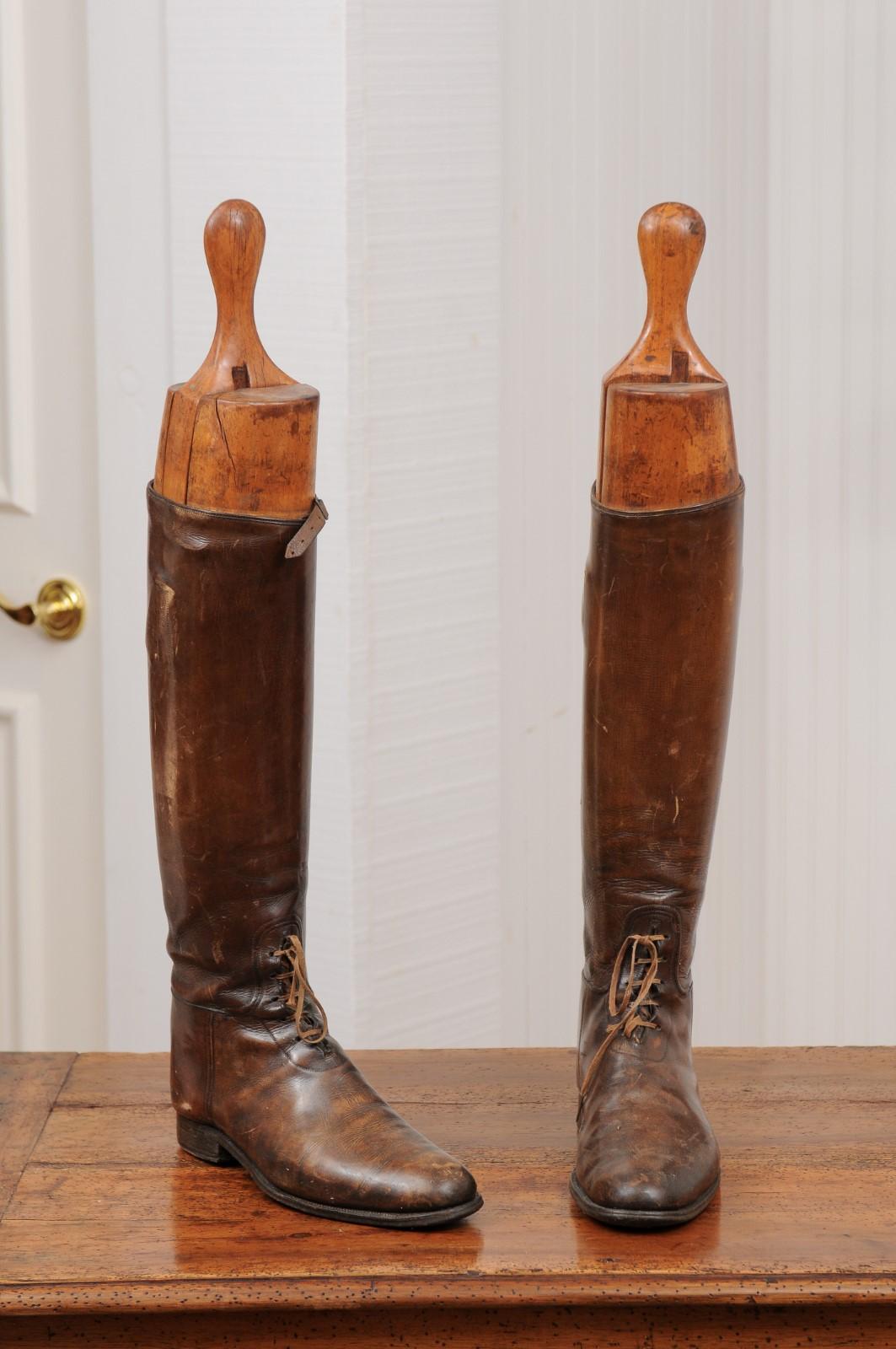Pair of English Victorian 1890s Leather Laced Riding Boots with Boot Trees In Good Condition In Atlanta, GA