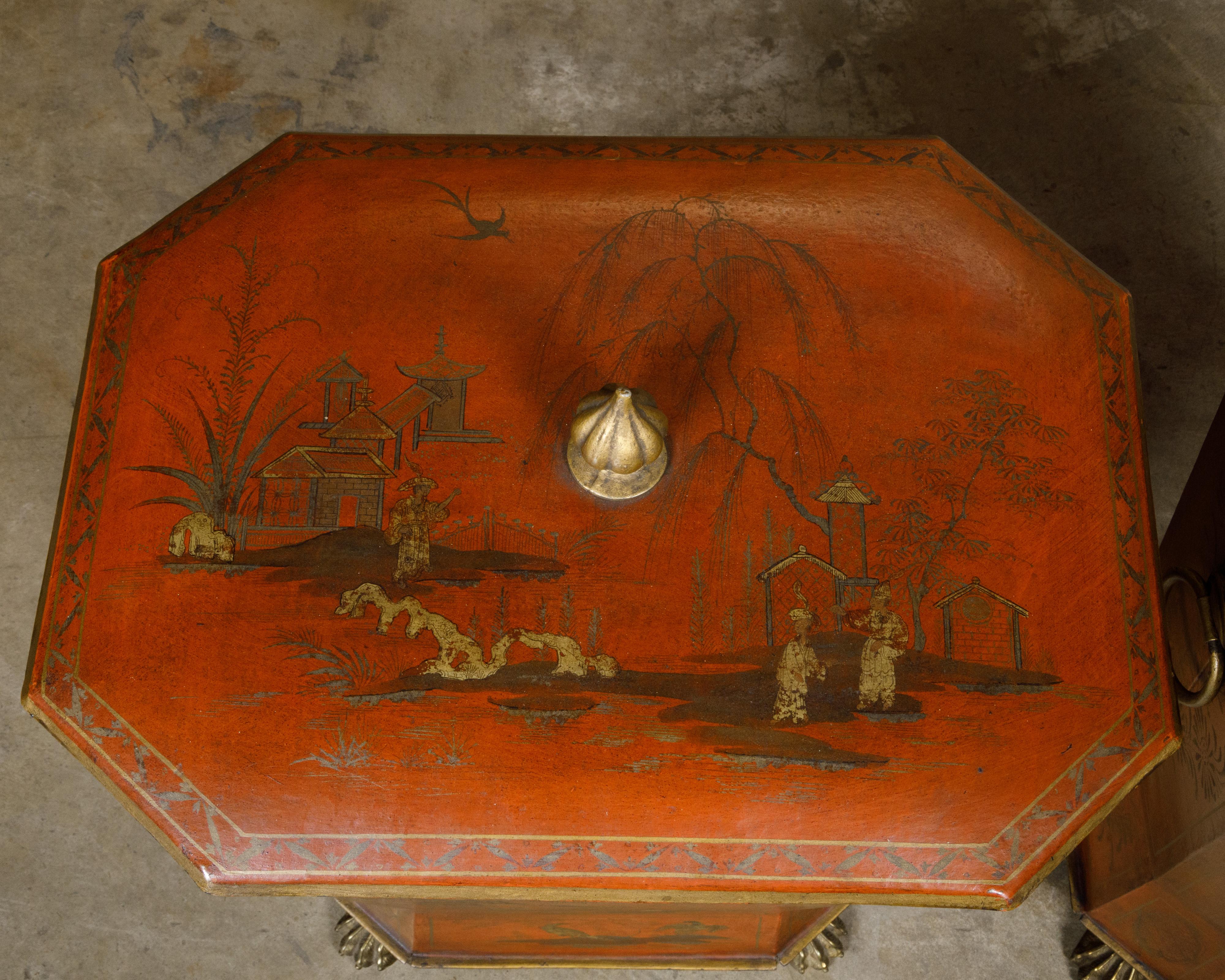 Pair of English Victorian 19th Century Red Lacquer Cellarettes with Chinoiseries In Good Condition For Sale In Atlanta, GA