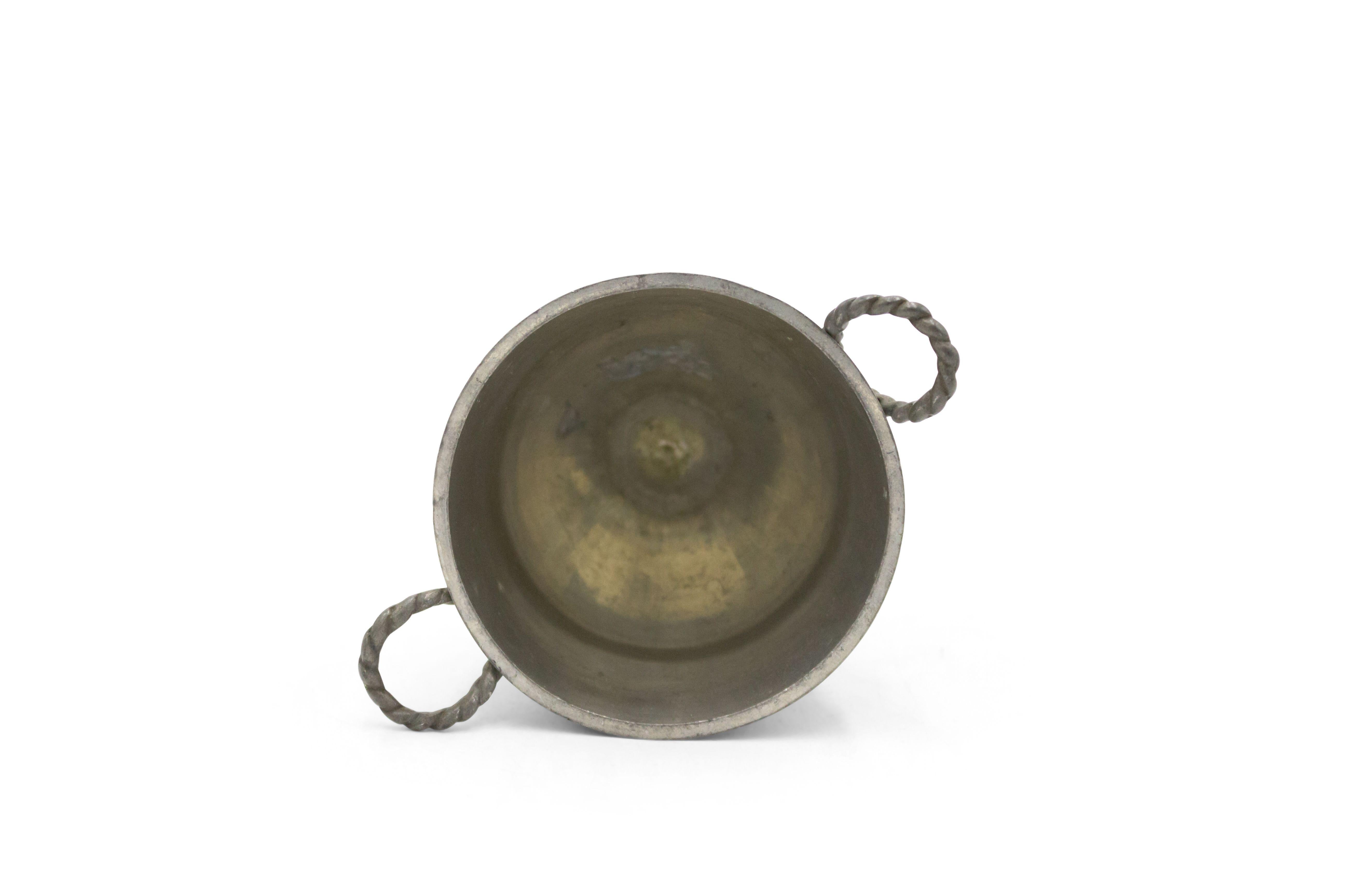 Paar englische viktorianische Adam-Pewter-Urnen aus Zinn (19. Jahrhundert) im Angebot
