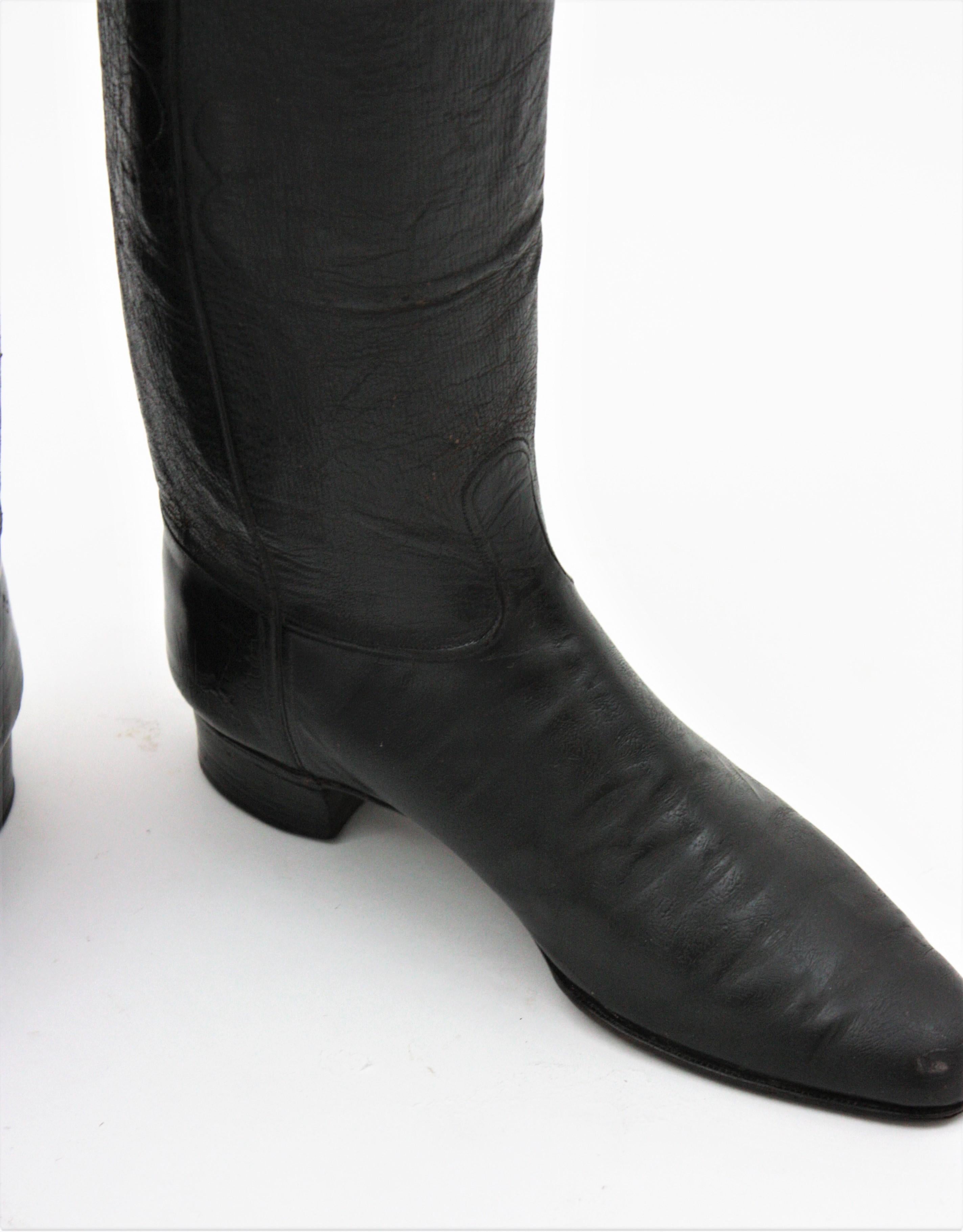 Pair of English Victorian Bespoke Leather Boots with Wood Trees In Good Condition For Sale In Barcelona, ES